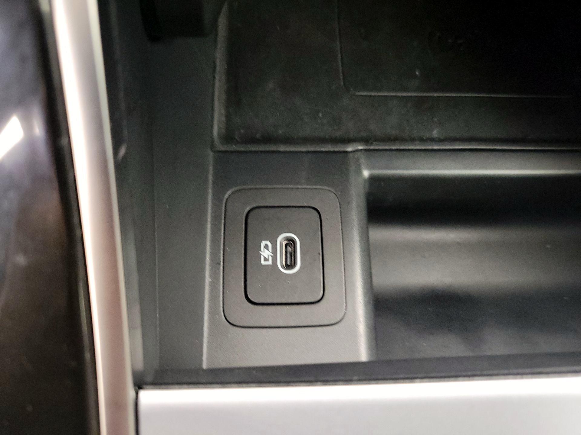 Thumbnail: 2025 Land Rover Range Rover Evoque - 18