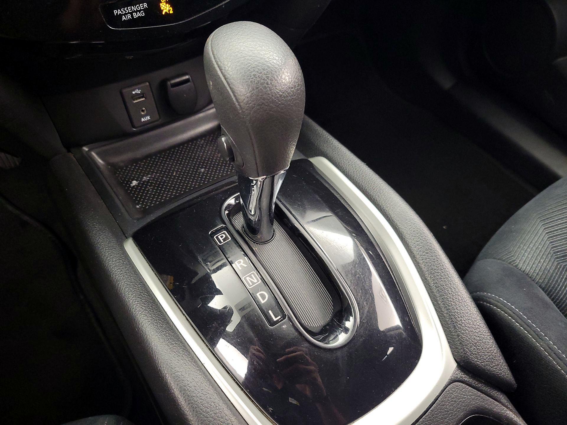 Thumbnail: 2016 Nissan Rogue - 17