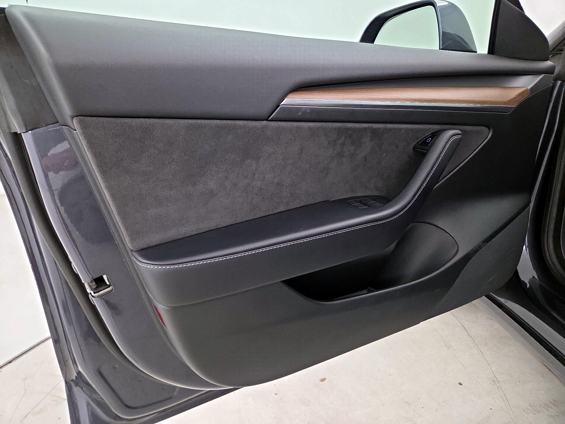 Thumbnail: 2022 Tesla Model 3 - 12