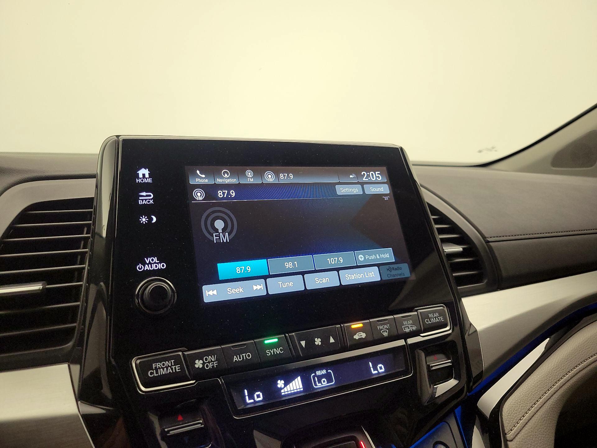 Thumbnail: 2018 Honda Odyssey - 16