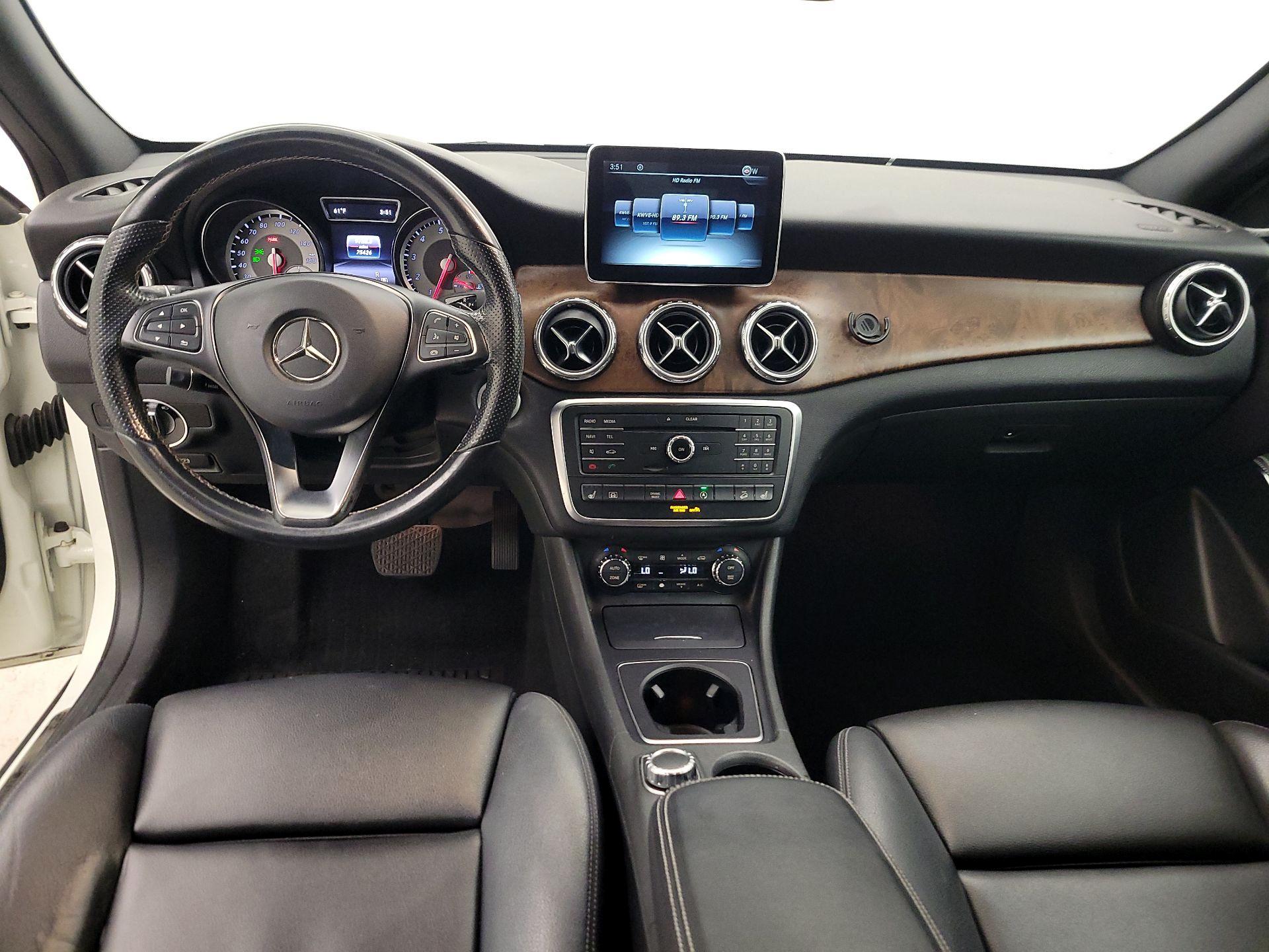 Thumbnail: 2016 Mercedes-Benz GLA - 9