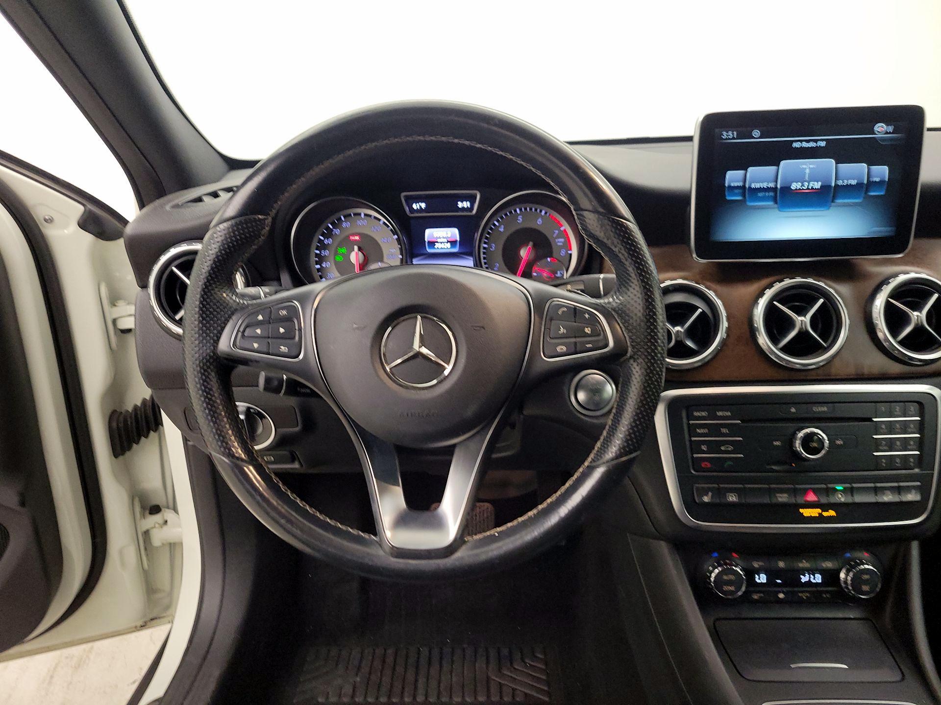 Thumbnail: 2016 Mercedes-Benz GLA - 10