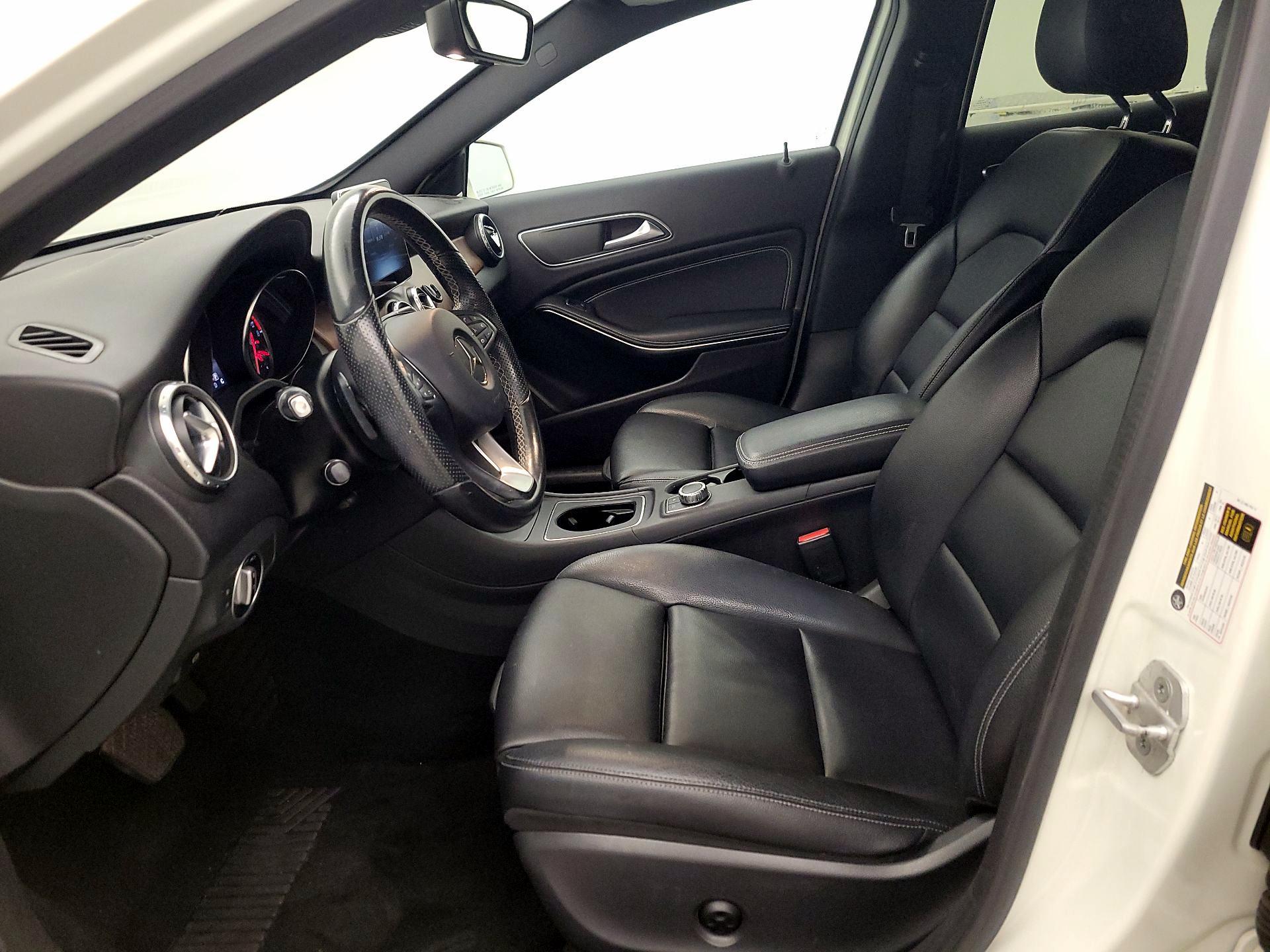 Thumbnail: 2016 Mercedes-Benz GLA - 11