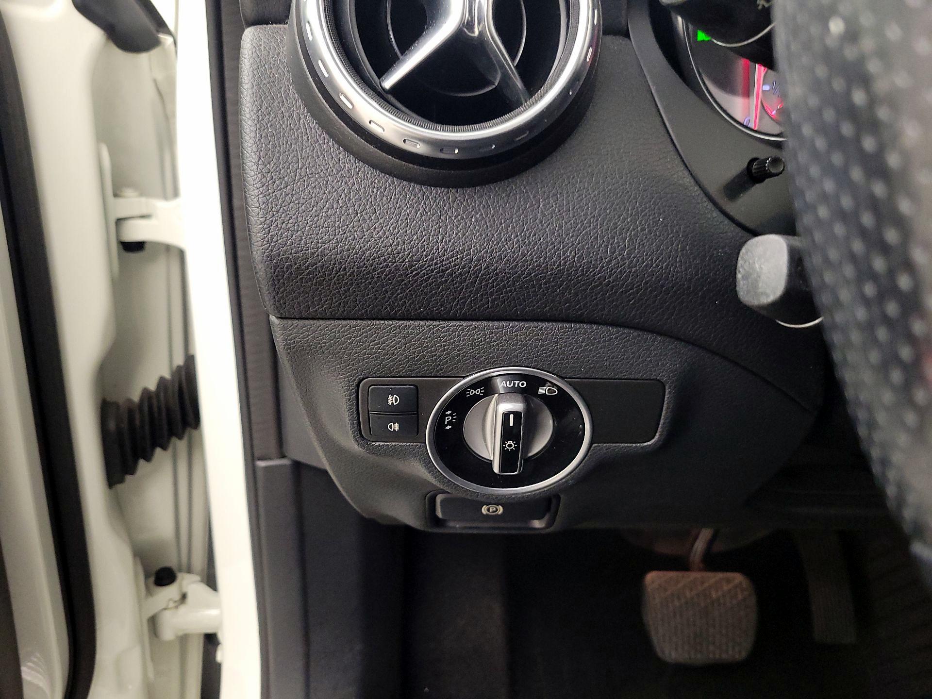 Thumbnail: 2016 Mercedes-Benz GLA - 13