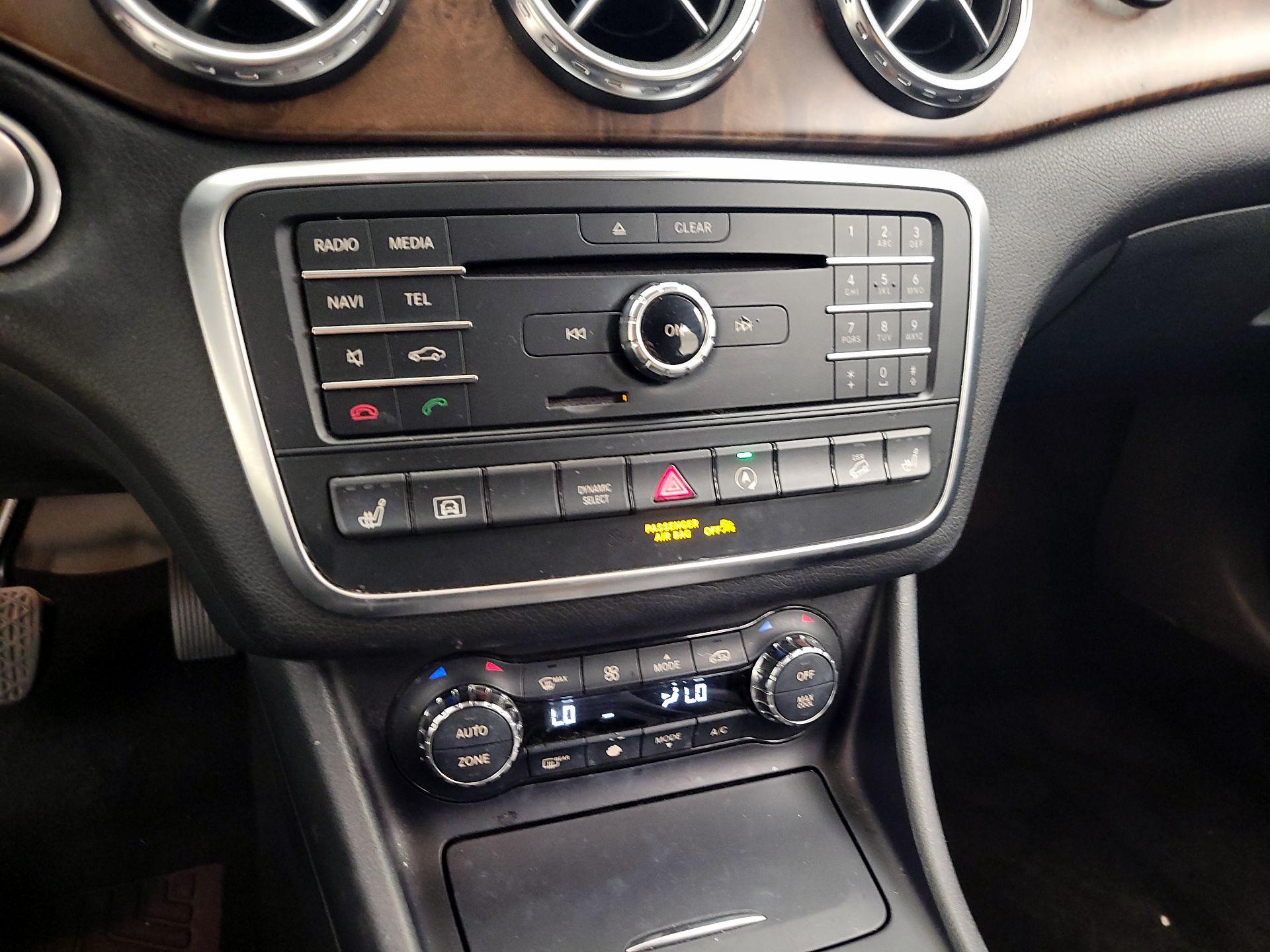 Thumbnail: 2016 Mercedes-Benz GLA - 16