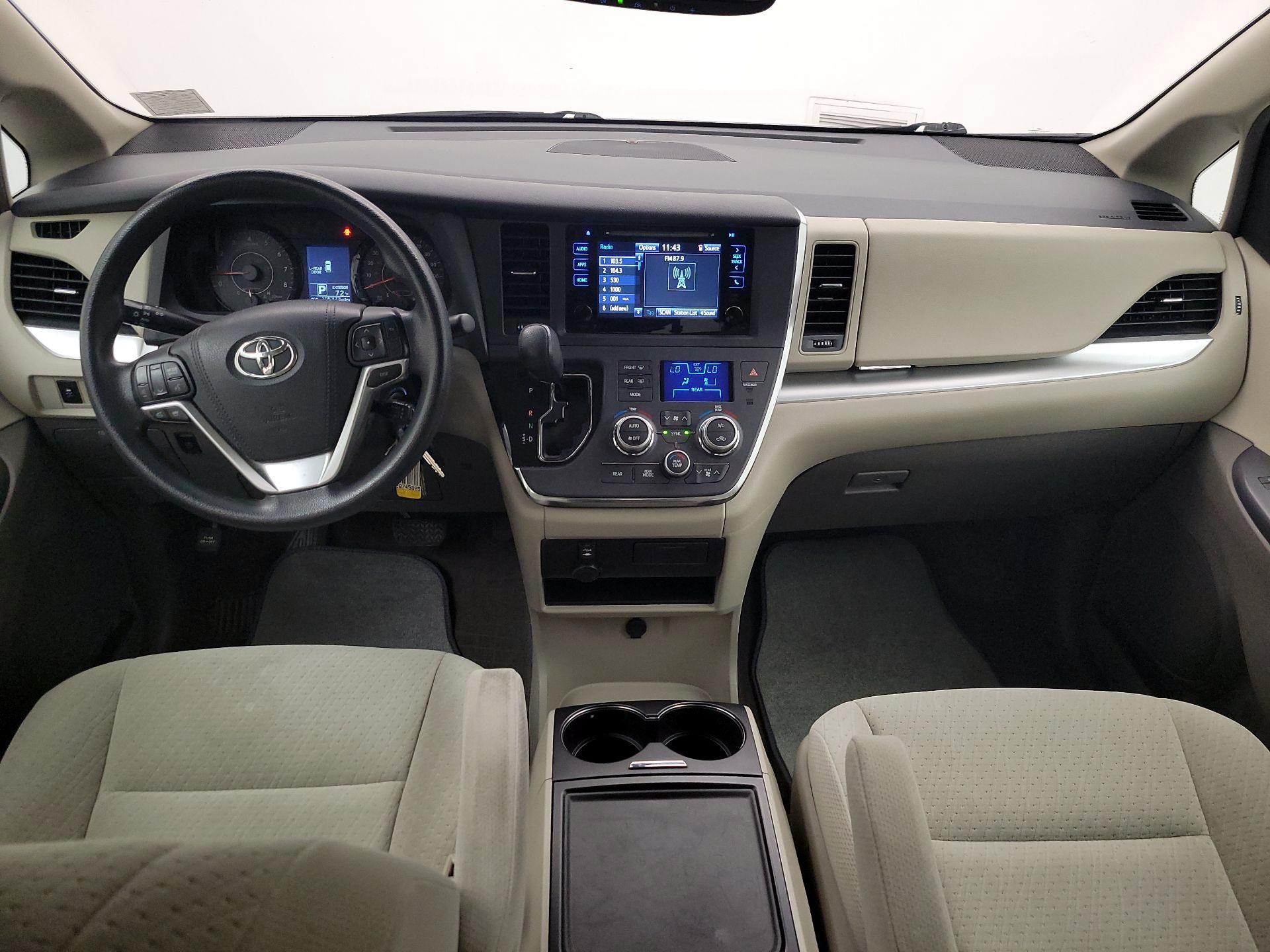 Thumbnail: 2015 Toyota Sienna - 9
