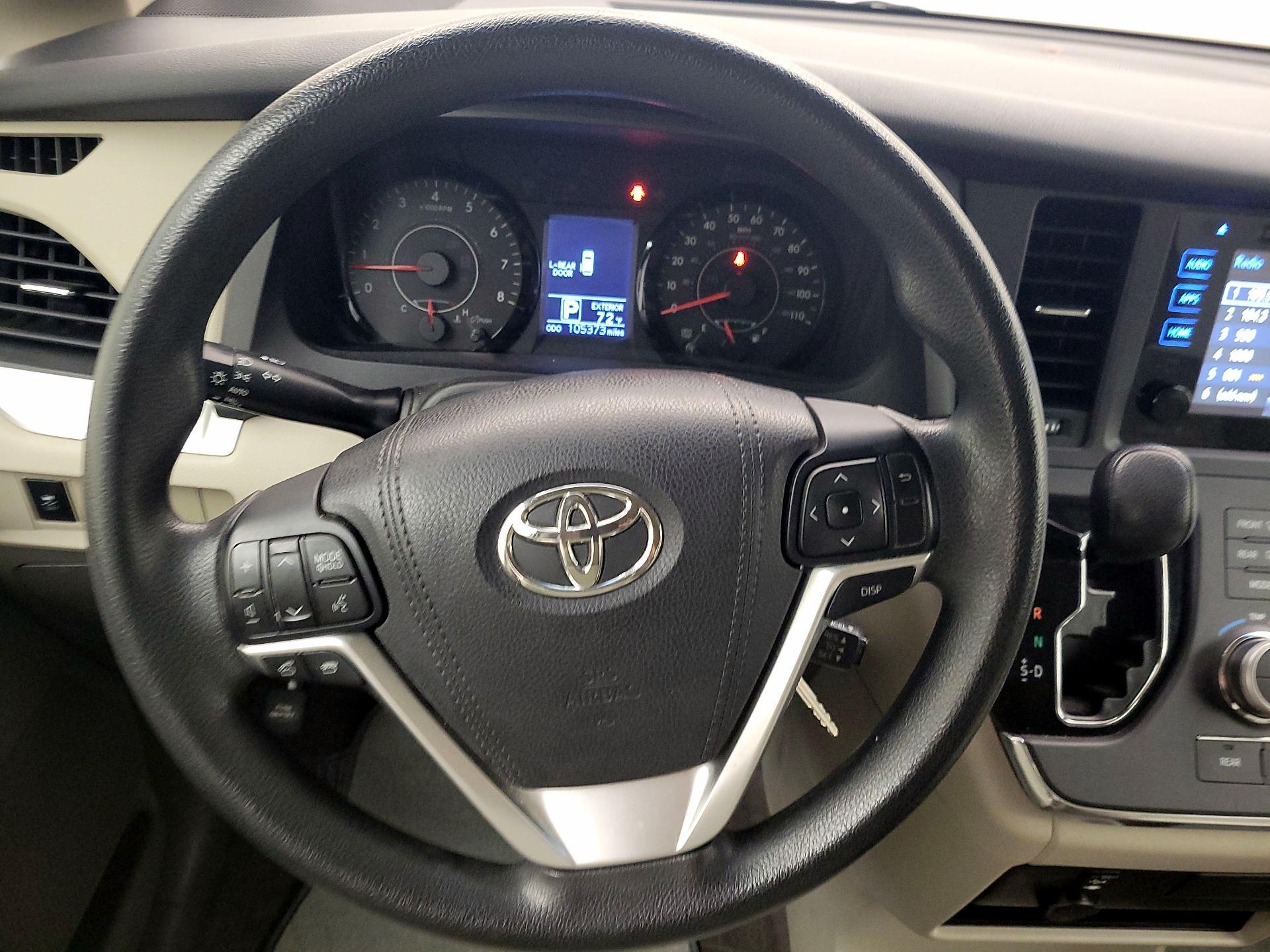 Thumbnail: 2015 Toyota Sienna - 10