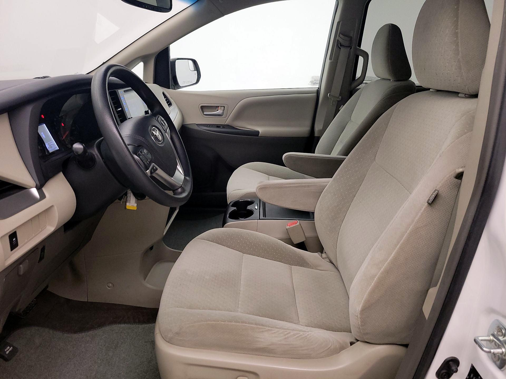 Thumbnail: 2015 Toyota Sienna - 11