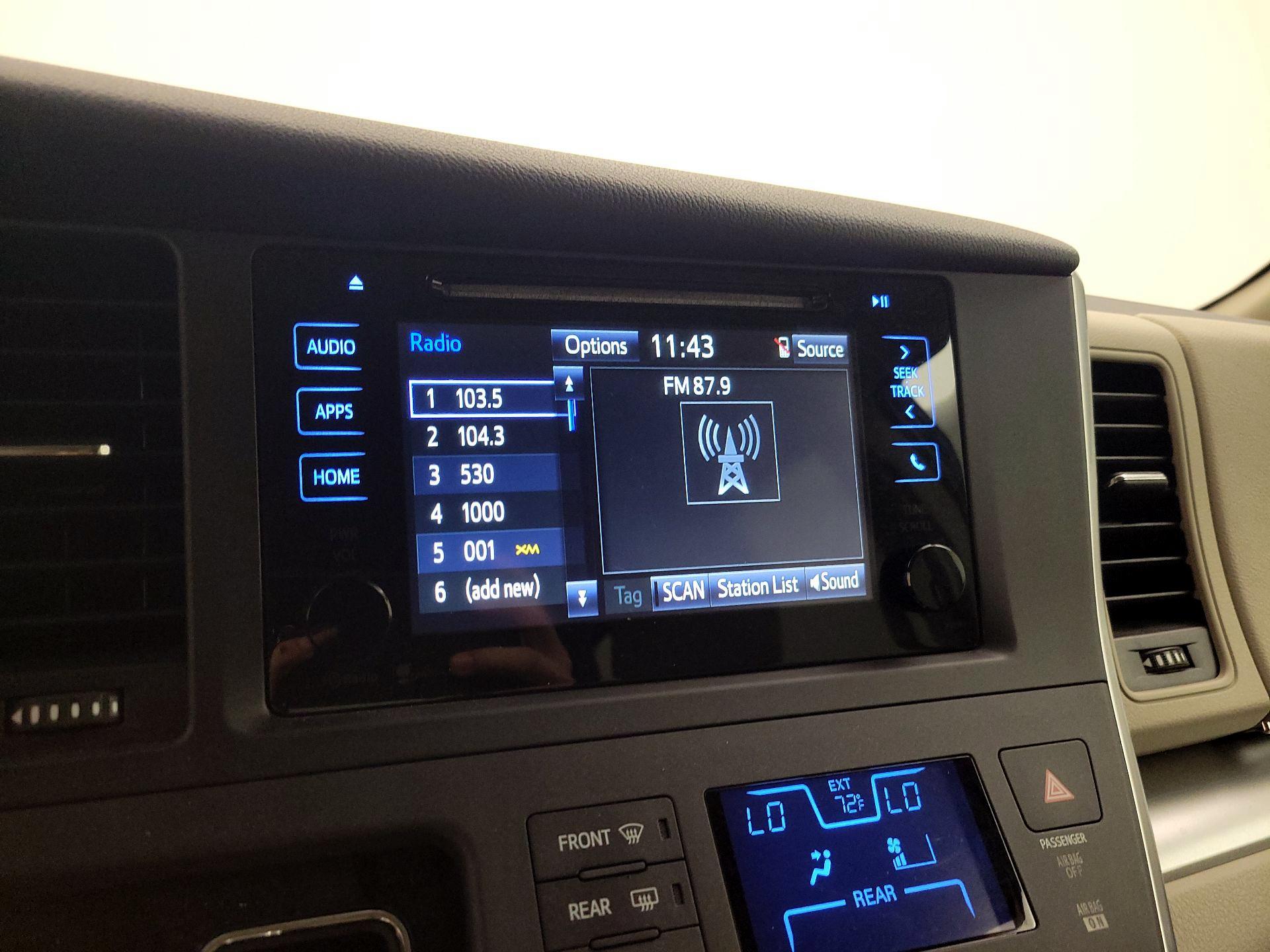 Thumbnail: 2015 Toyota Sienna - 13