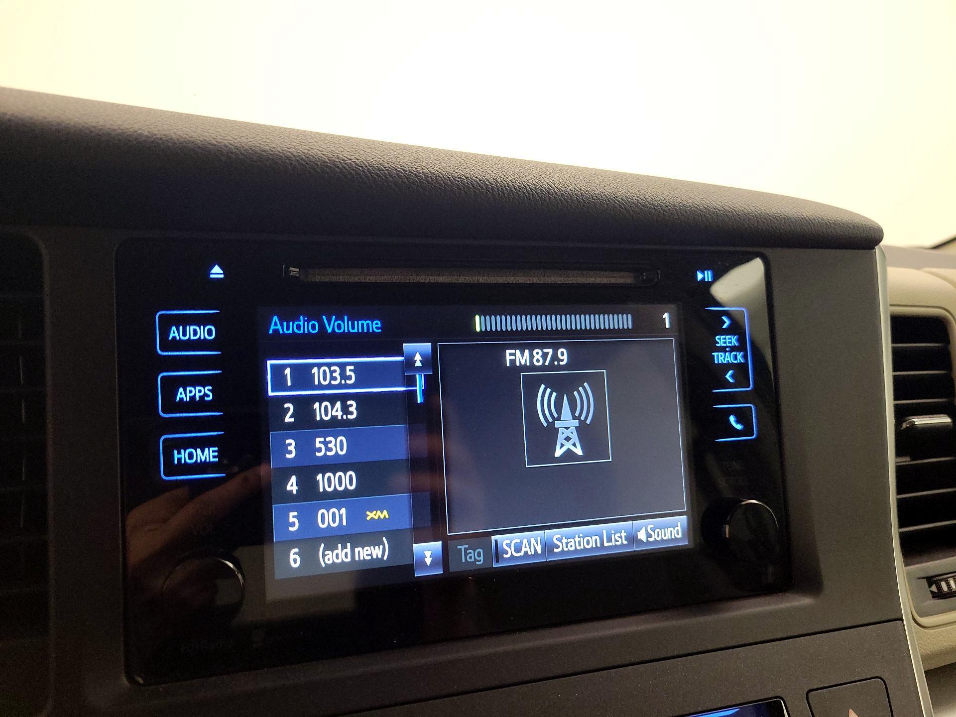 Thumbnail: 2015 Toyota Sienna - 14