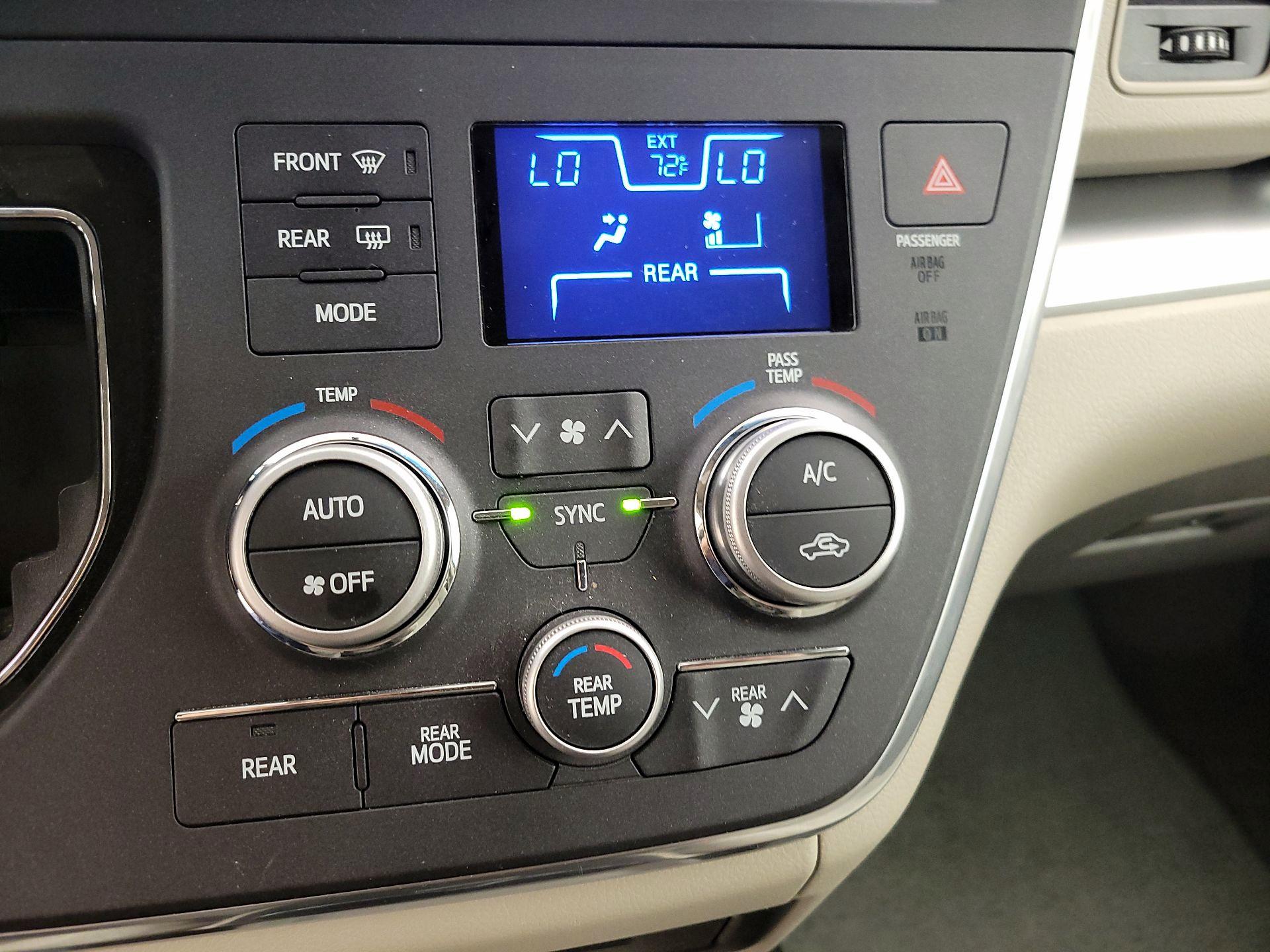 Thumbnail: 2015 Toyota Sienna - 15