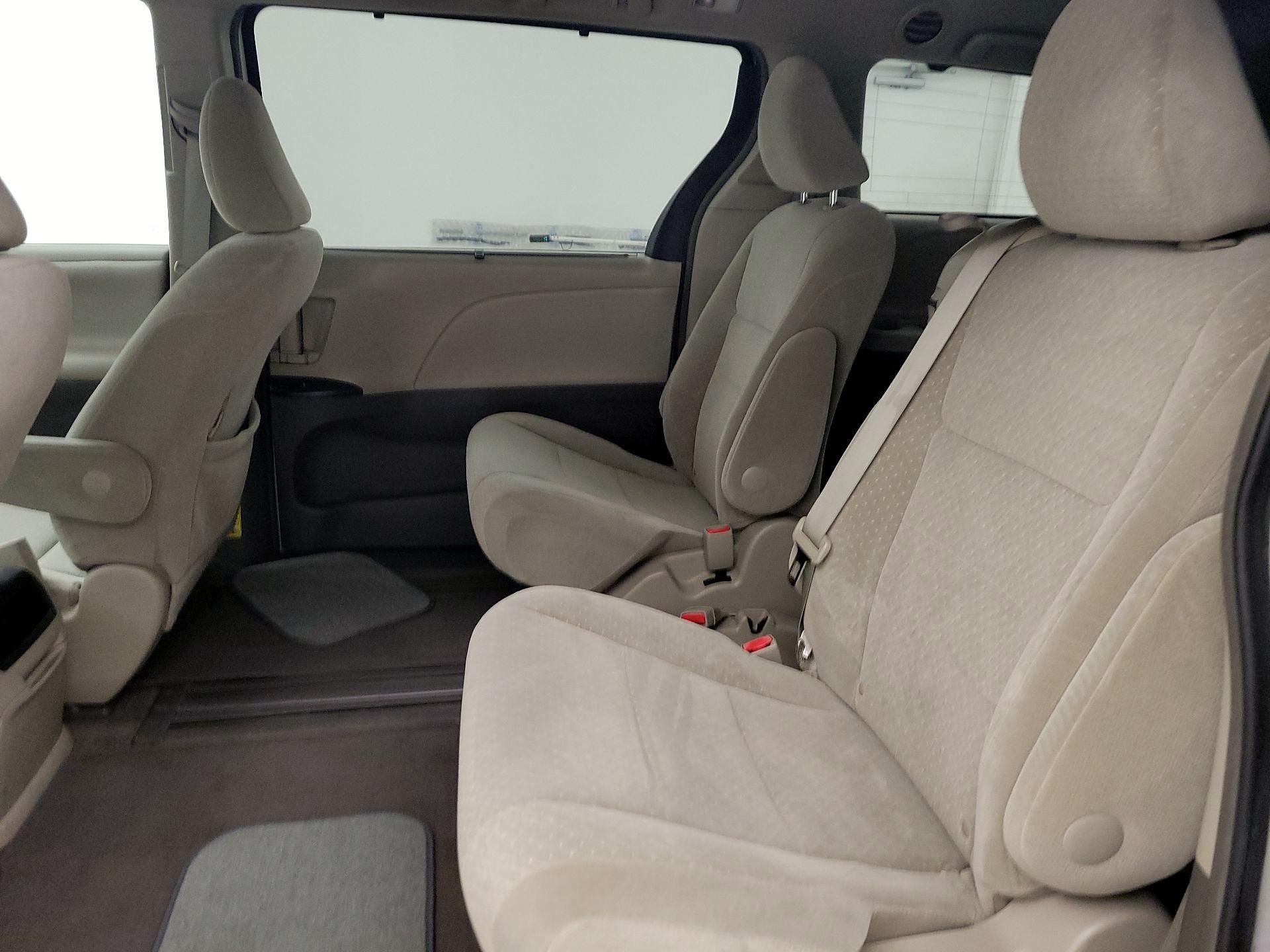 Thumbnail: 2015 Toyota Sienna - 18