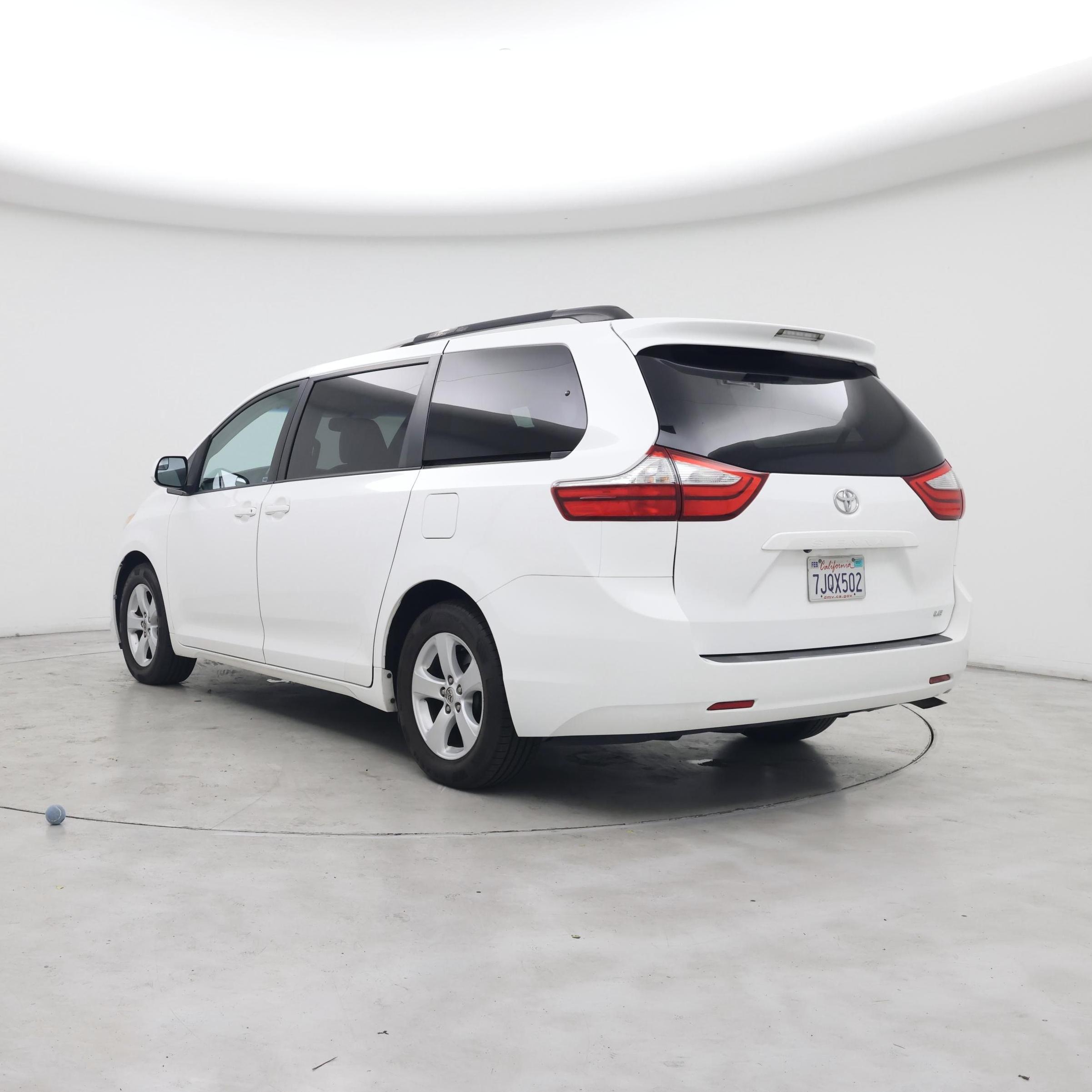 Thumbnail: 2015 Toyota Sienna - 2