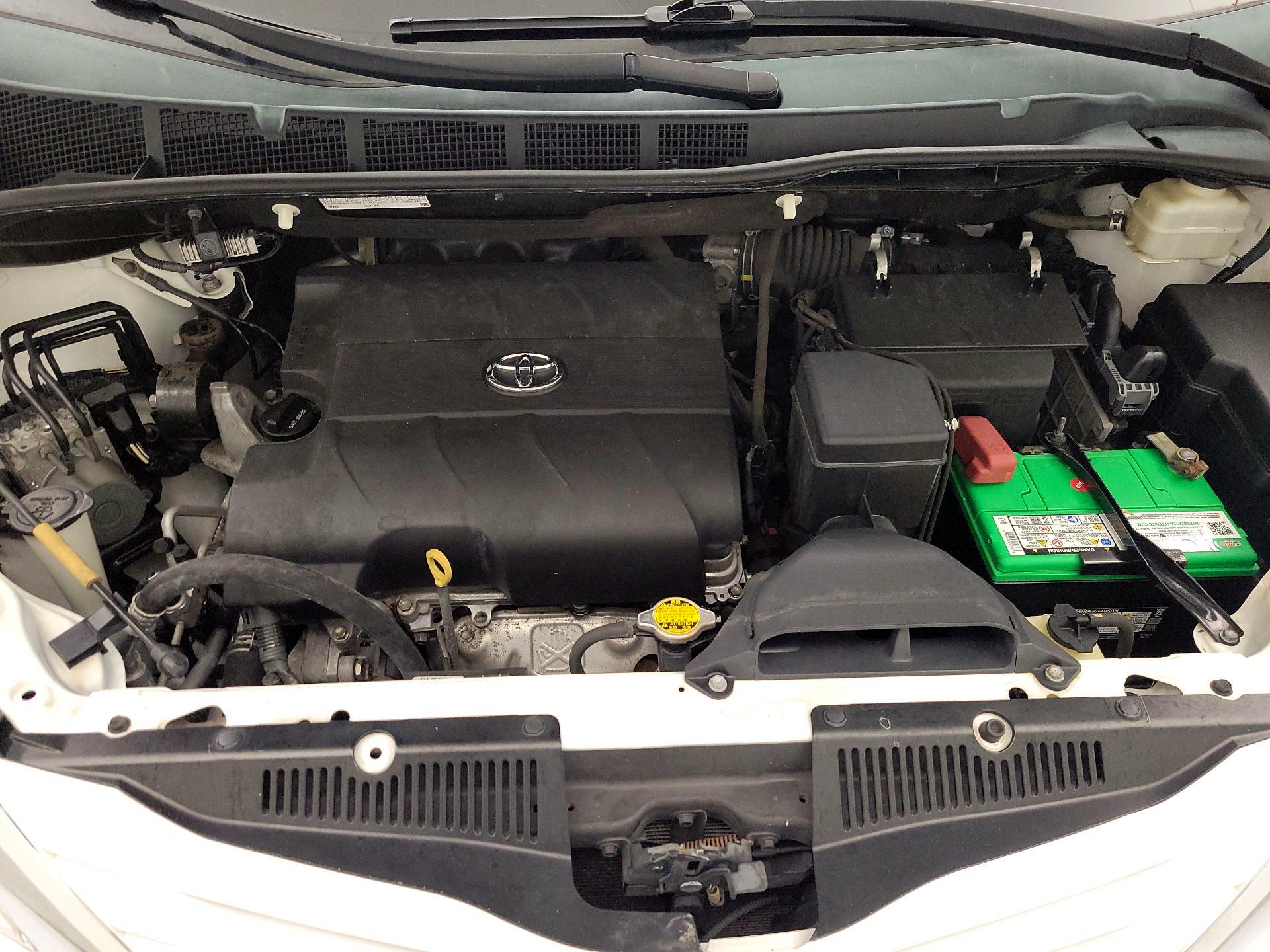 Thumbnail: 2015 Toyota Sienna - 20