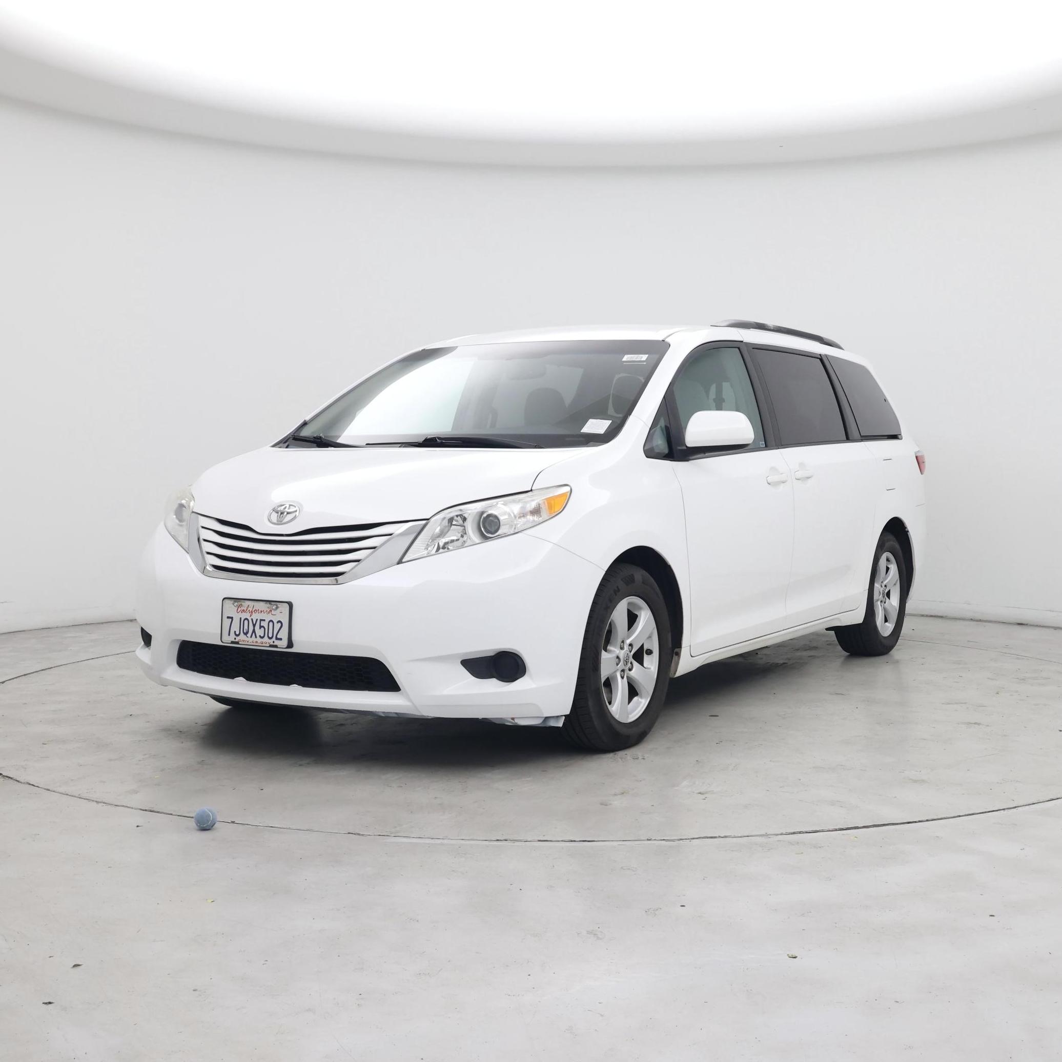 Thumbnail: 2015 Toyota Sienna - 4