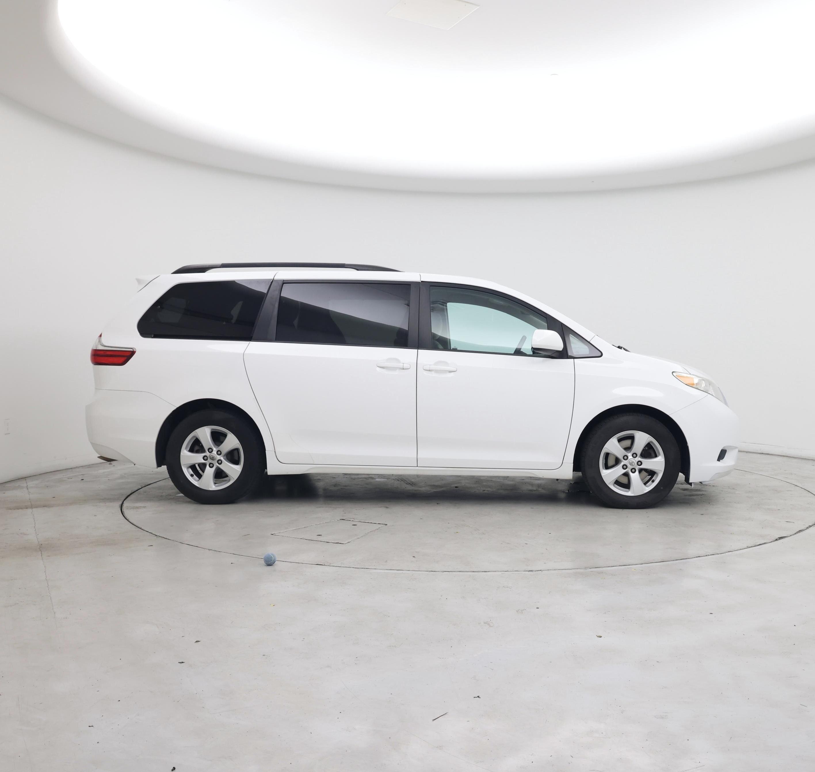 Thumbnail: 2015 Toyota Sienna - 7