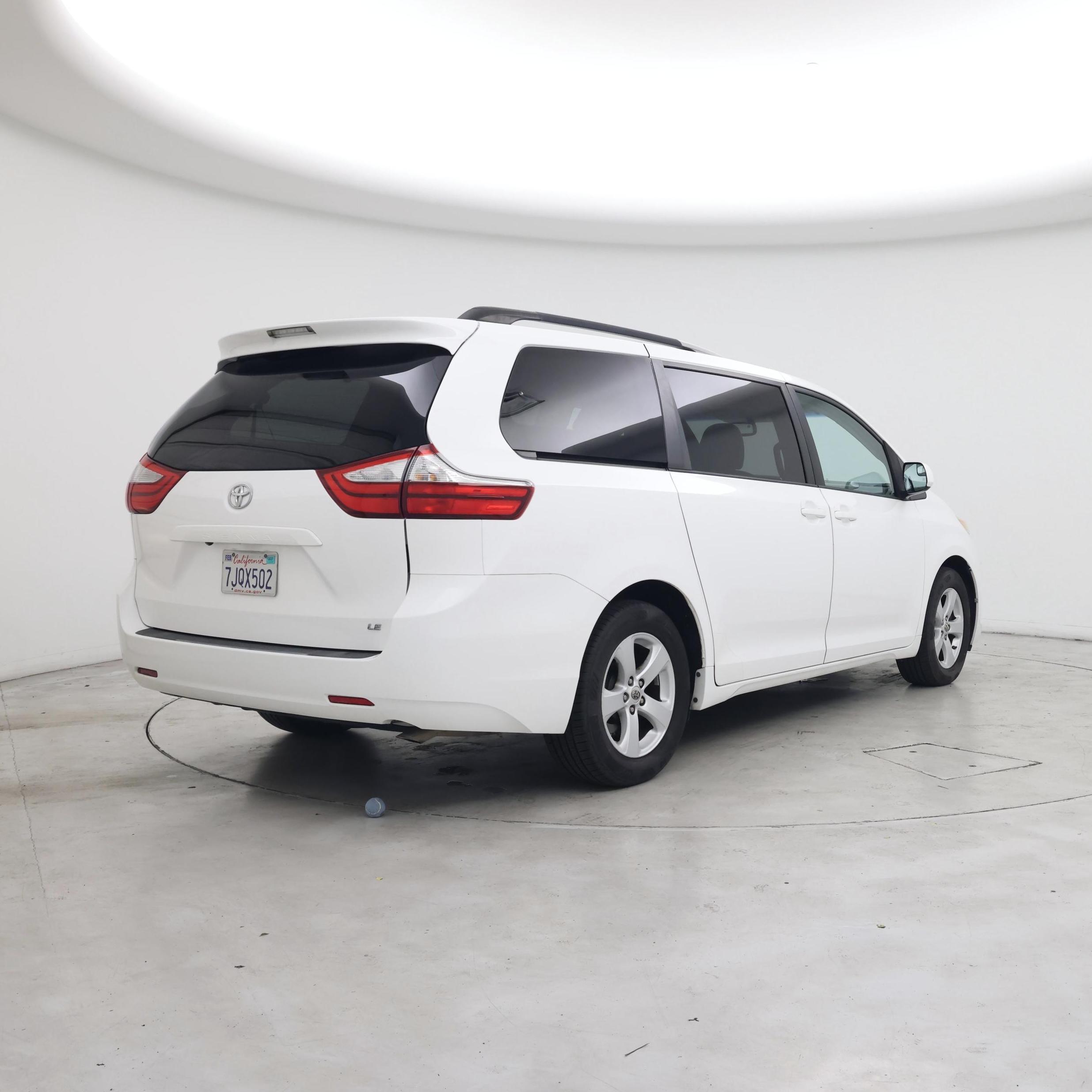 Thumbnail: 2015 Toyota Sienna - 8