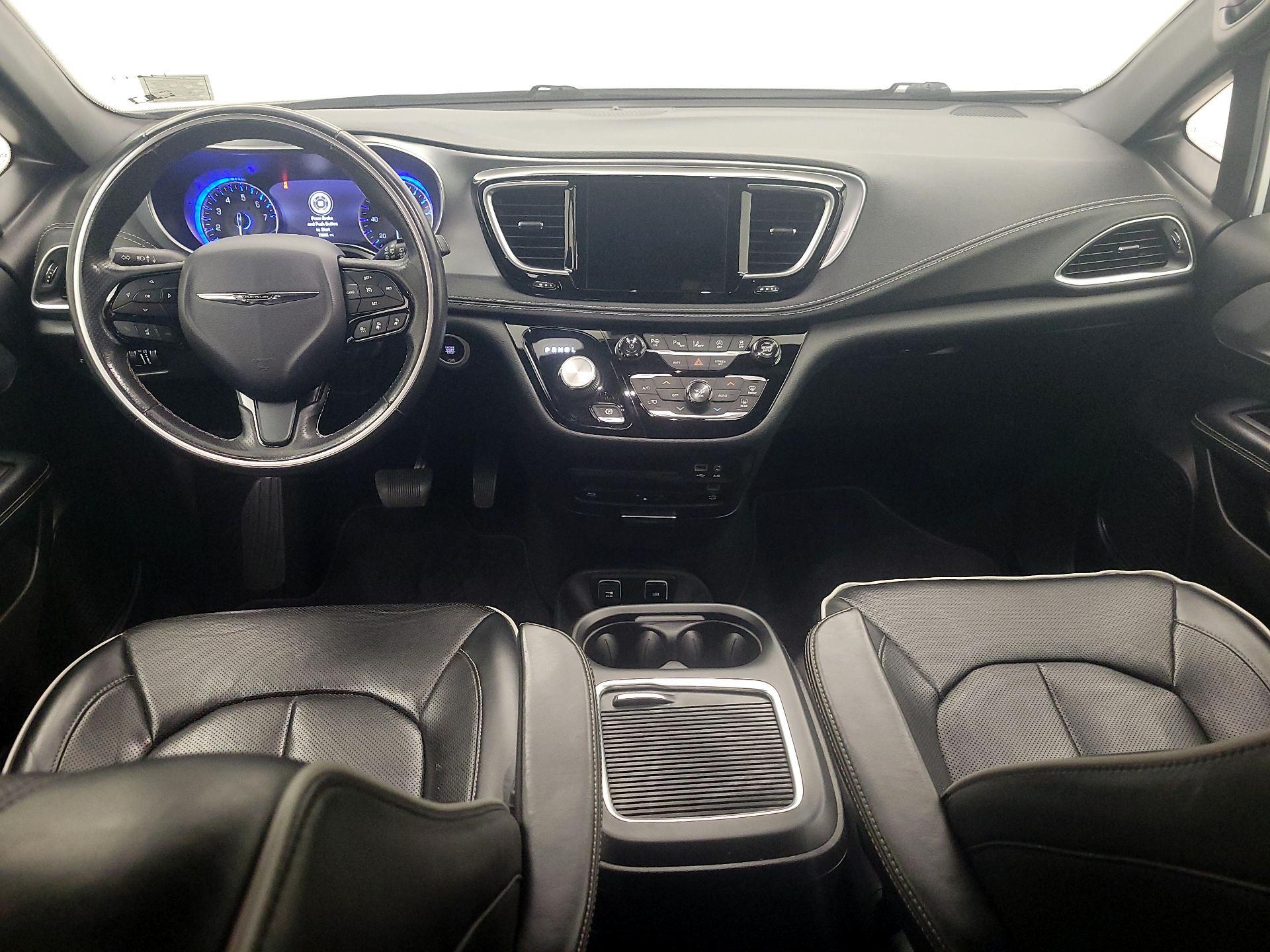 Thumbnail: 2019 Chrysler Pacifica - 9