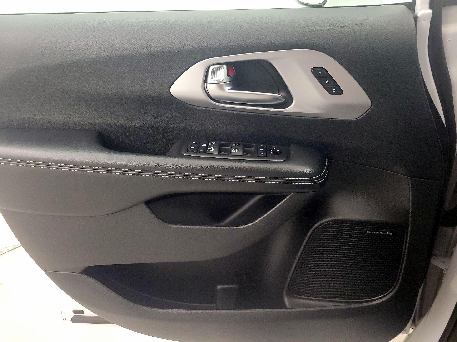Thumbnail: 2019 Chrysler Pacifica - 12