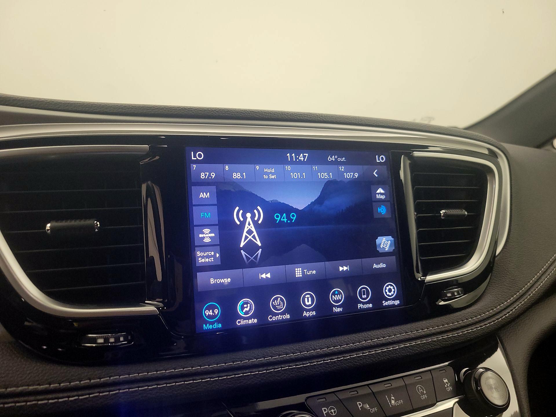 Thumbnail: 2019 Chrysler Pacifica - 16