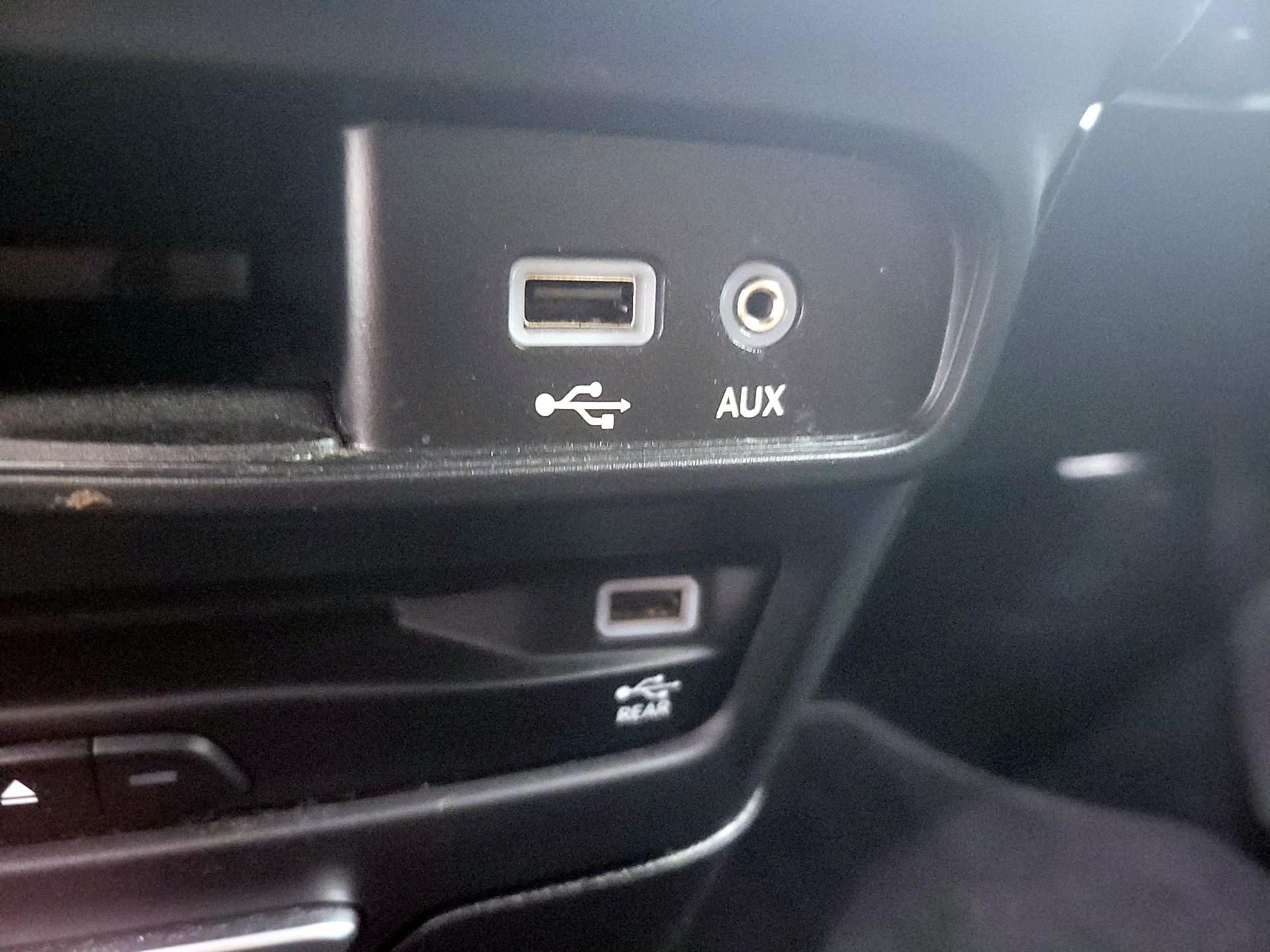 Thumbnail: 2019 Chrysler Pacifica - 19