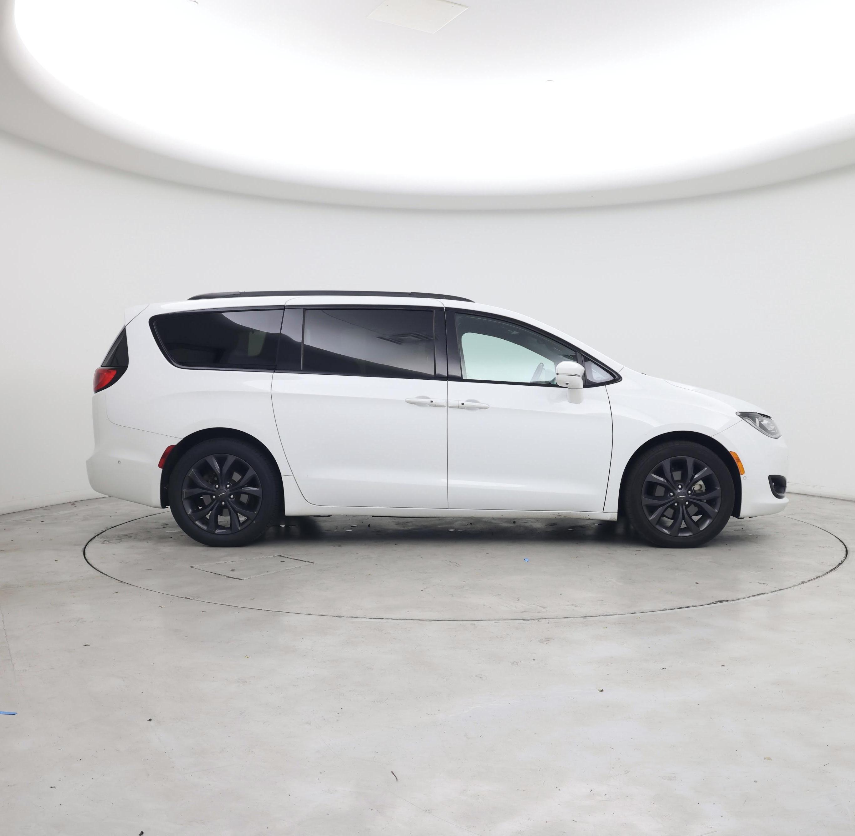 Thumbnail: 2019 Chrysler Pacifica - 7