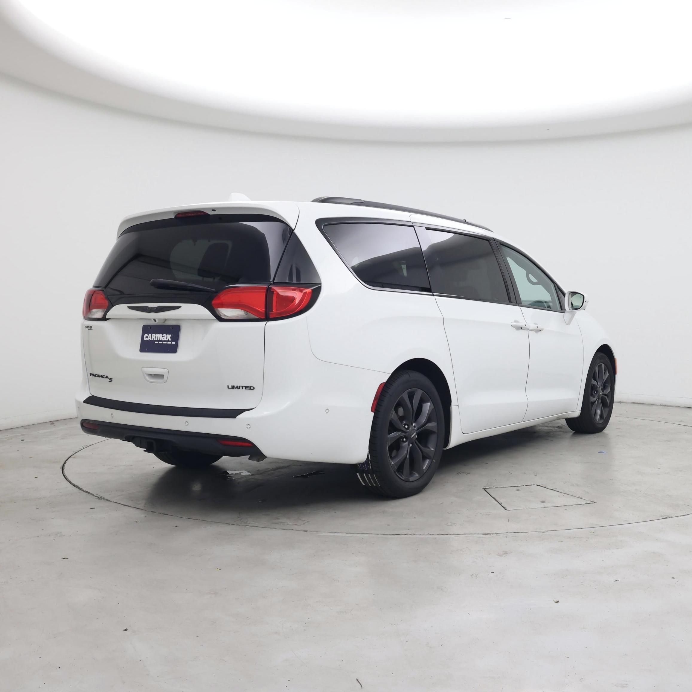 Thumbnail: 2019 Chrysler Pacifica - 8