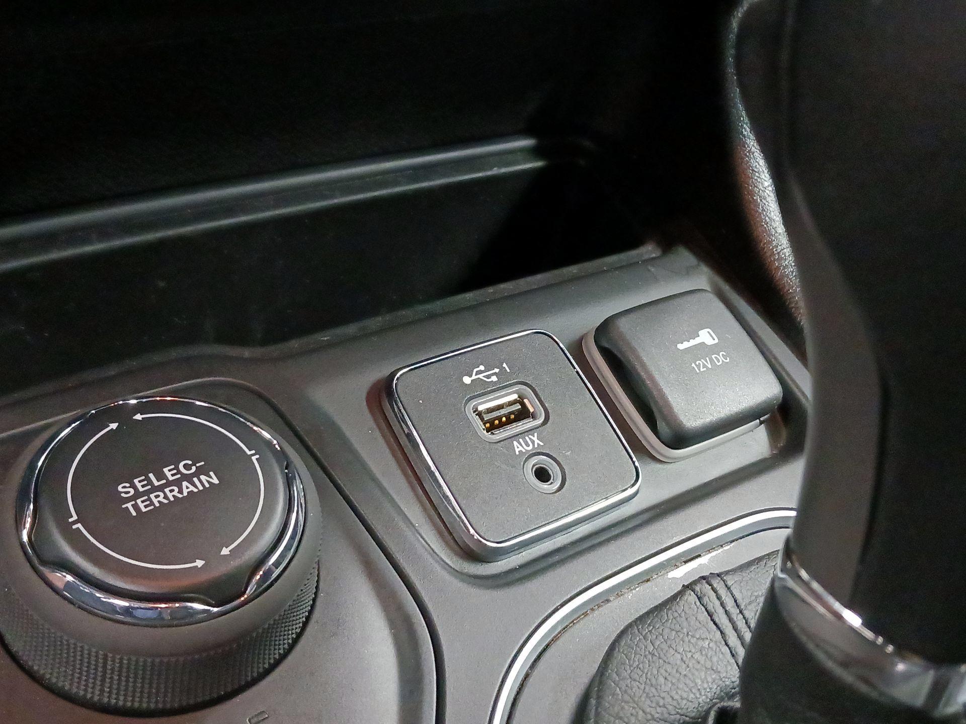 Thumbnail: 2022 Jeep Cherokee - 17