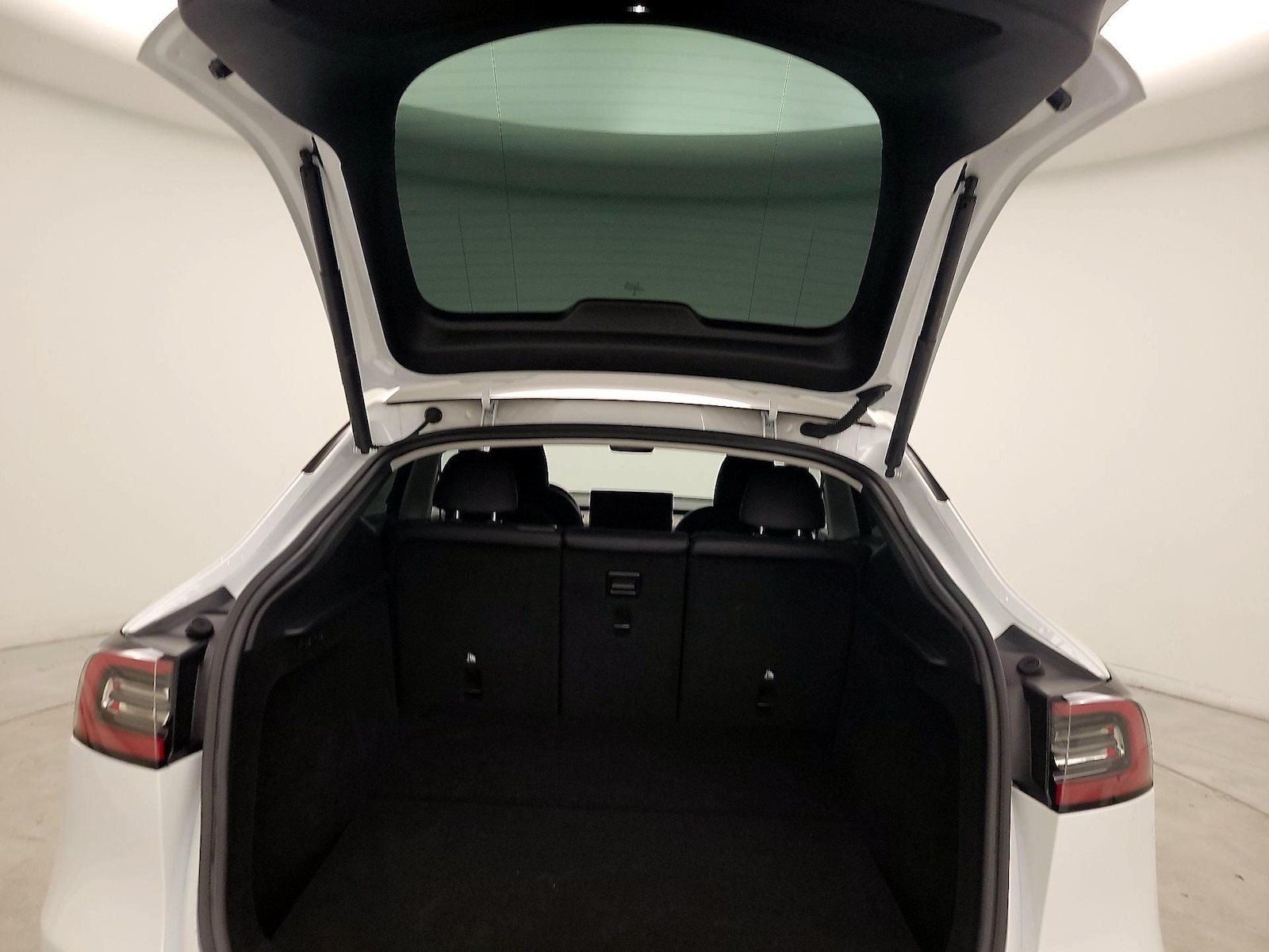 2024 Tesla Model Y Long Range - Photo 20