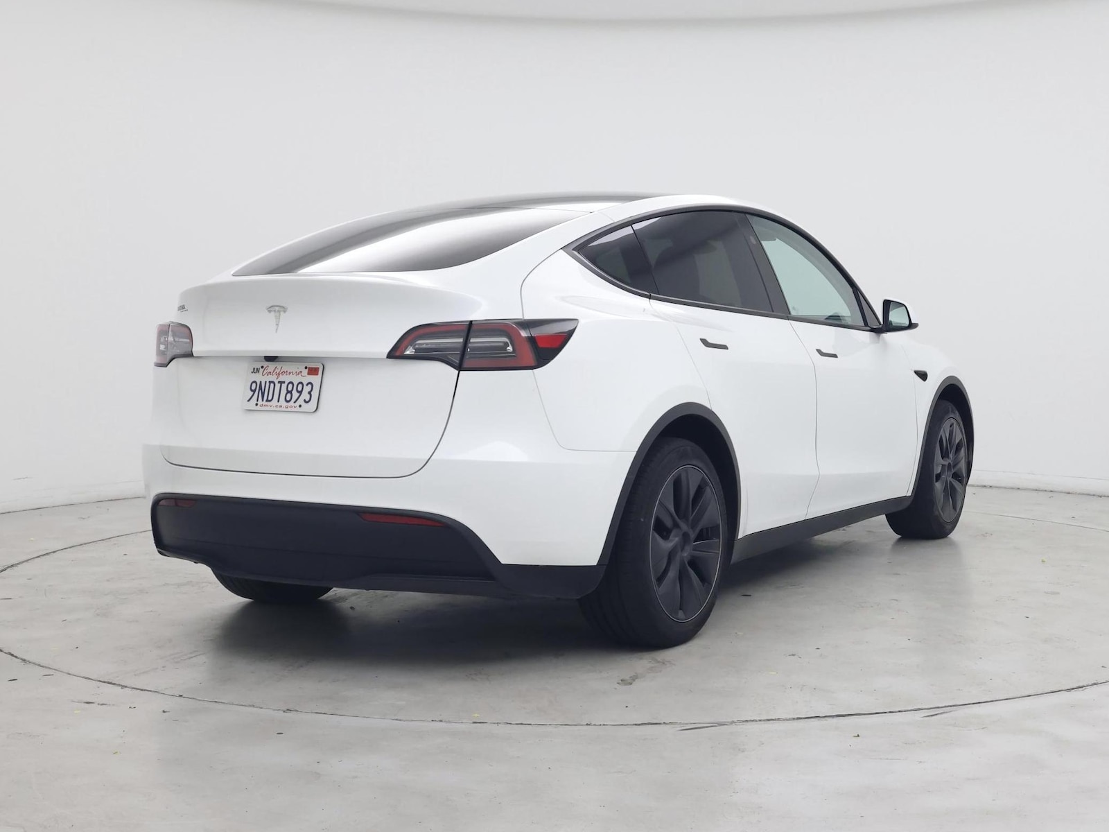 2024 Tesla Model Y Long Range - Photo 9