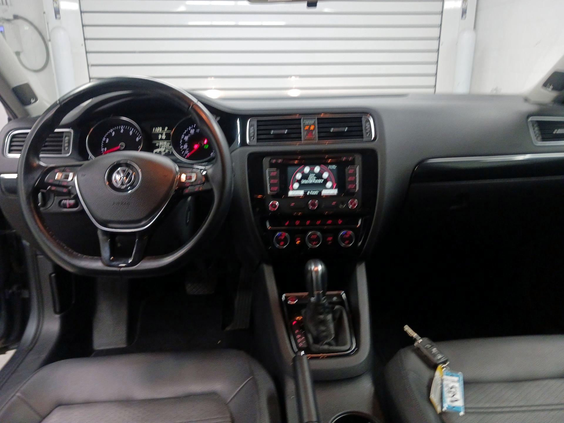Thumbnail: 2015 Volkswagen Jetta - 9