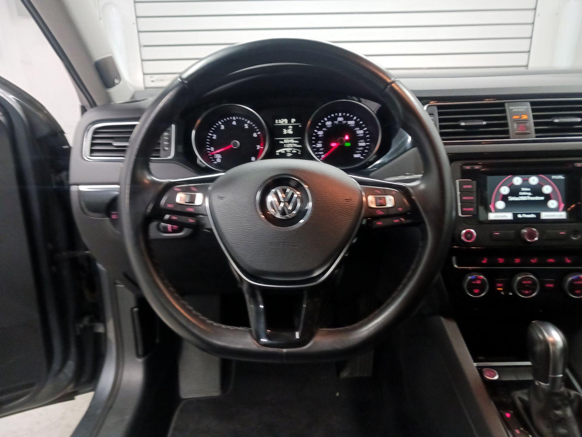 Thumbnail: 2015 Volkswagen Jetta - 10