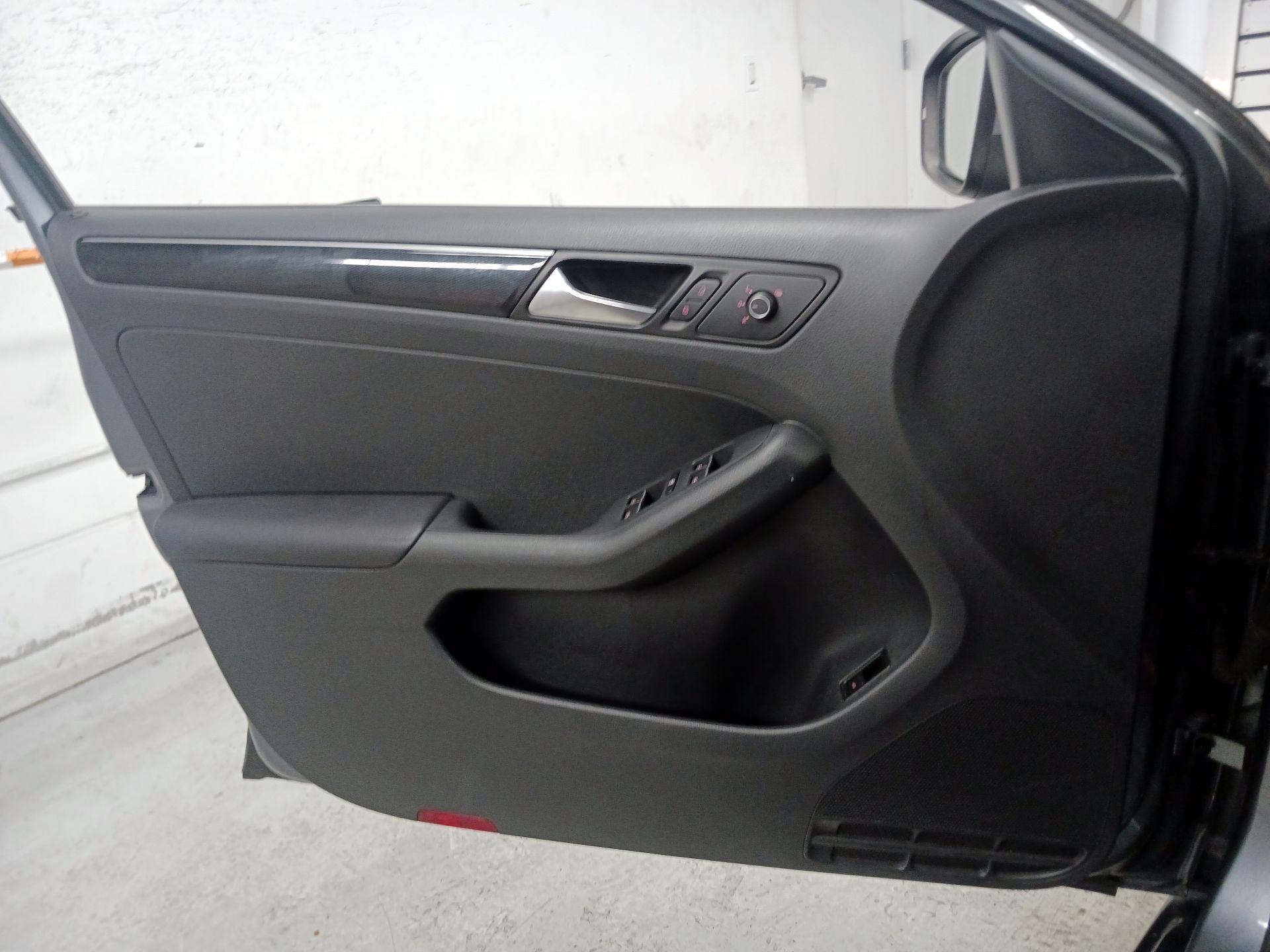 Thumbnail: 2015 Volkswagen Jetta - 12