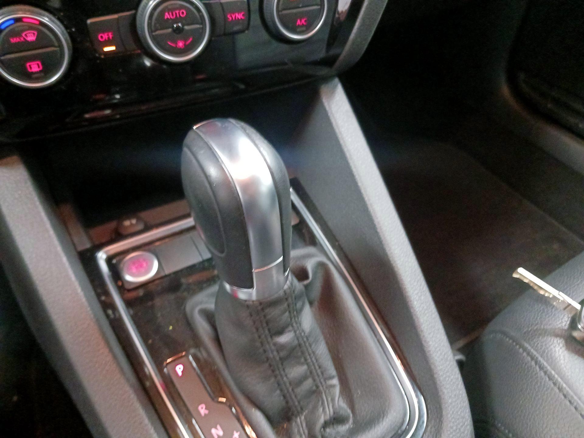 Thumbnail: 2015 Volkswagen Jetta - 15