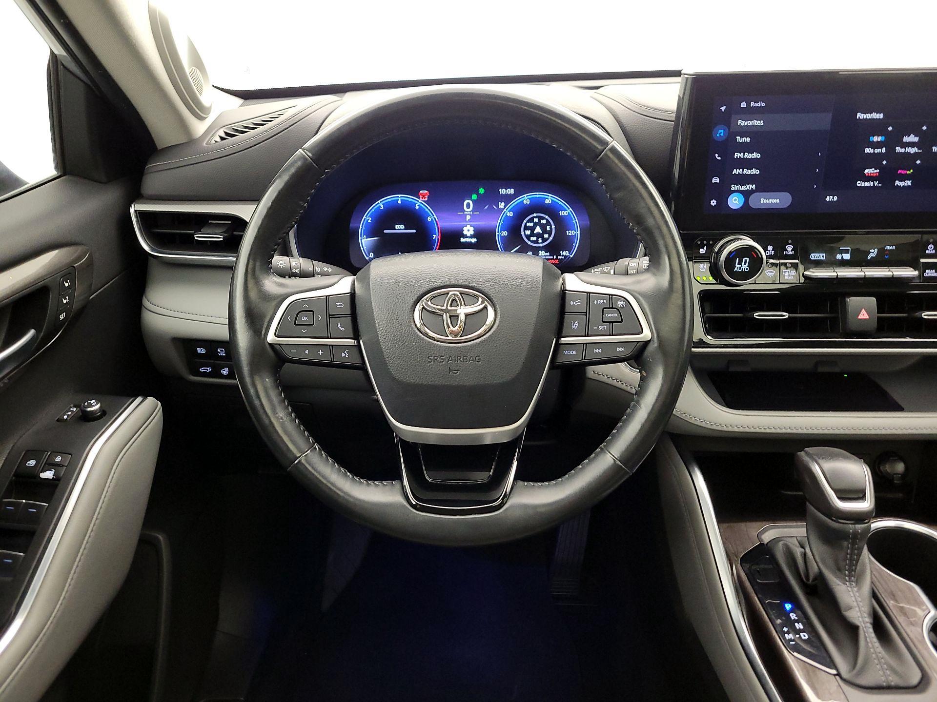 Thumbnail: 2023 Toyota Highlander - 10