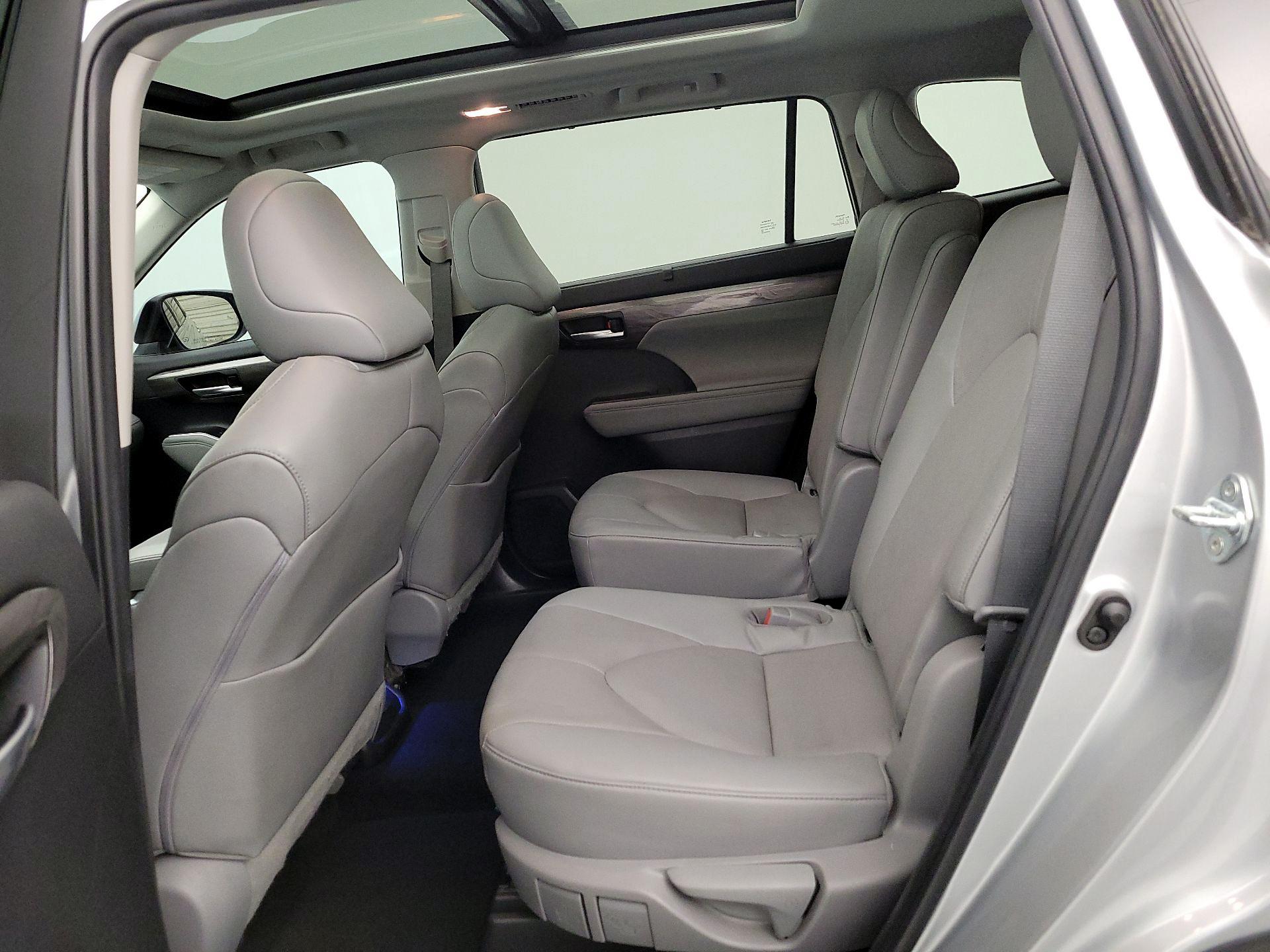 Thumbnail: 2023 Toyota Highlander - 20