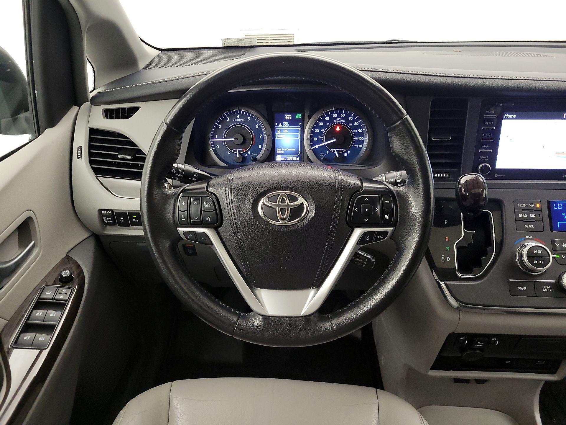 Thumbnail: 2019 Toyota Sienna - 10