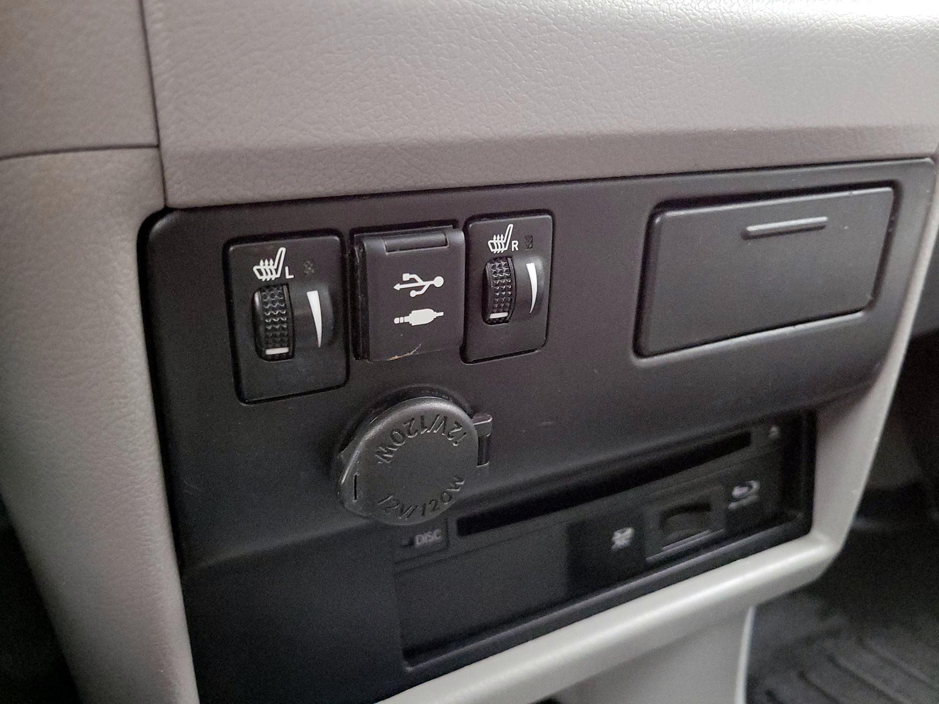 Thumbnail: 2019 Toyota Sienna - 18