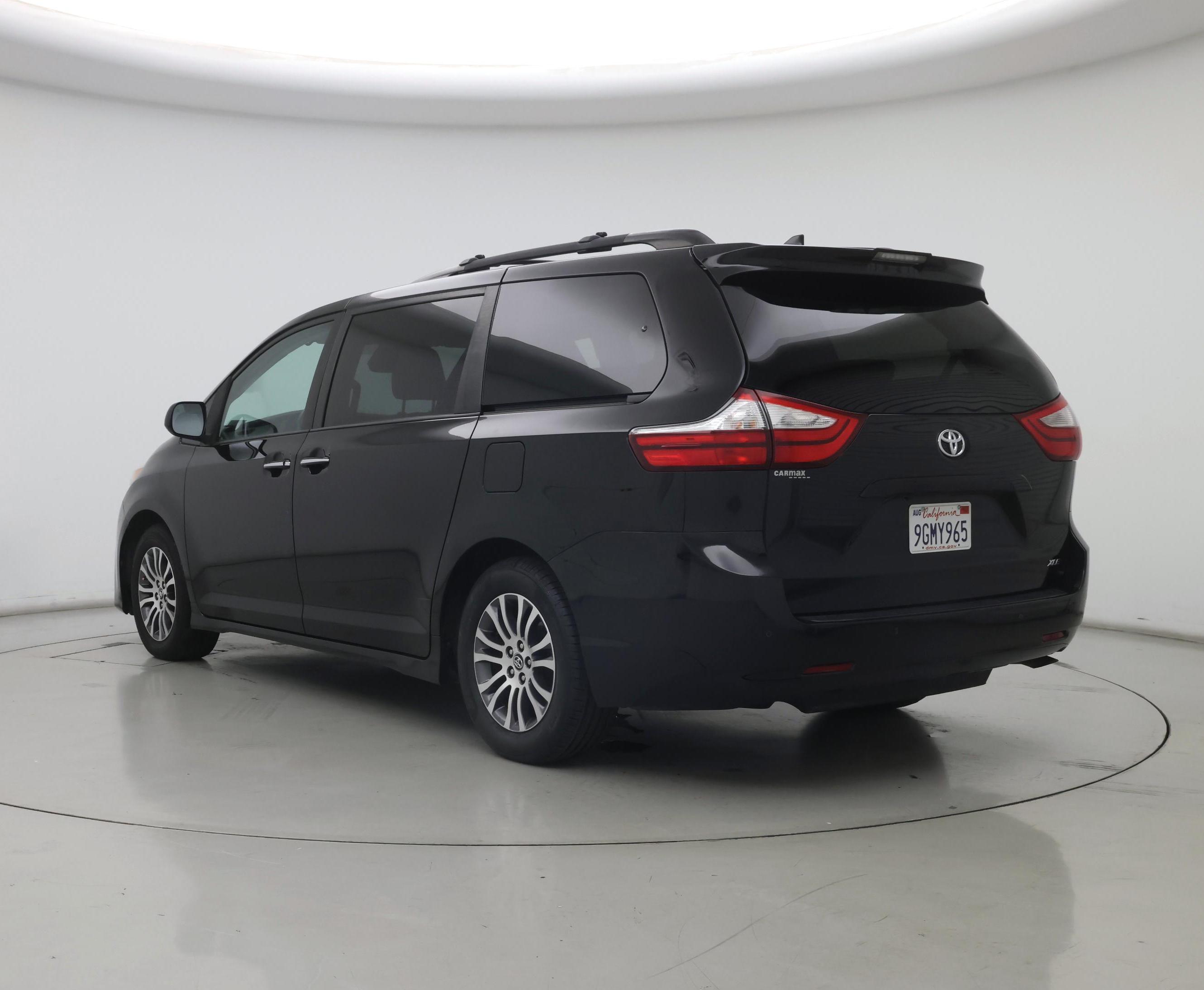 Thumbnail: 2019 Toyota Sienna - 2