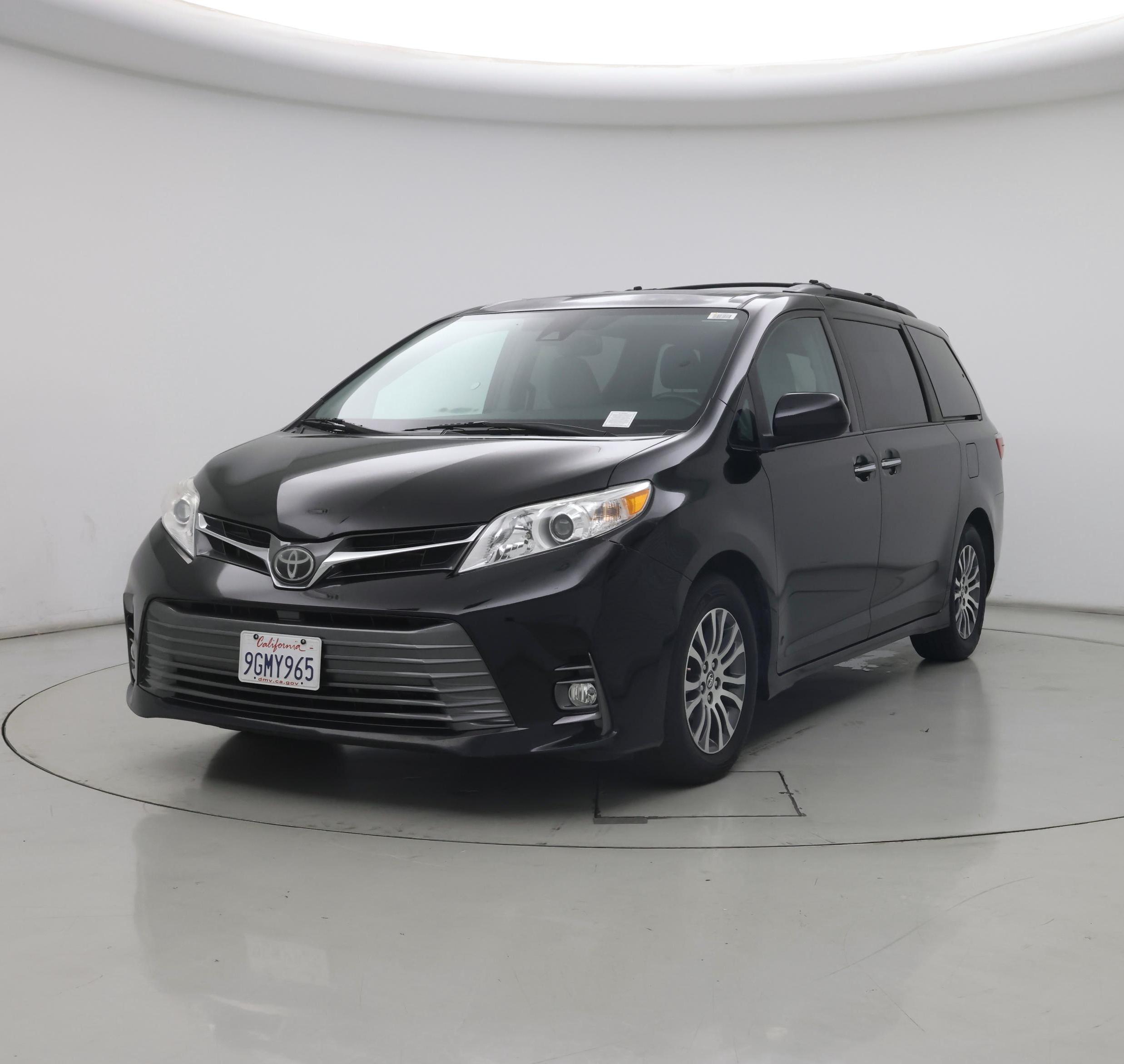 Thumbnail: 2019 Toyota Sienna - 4