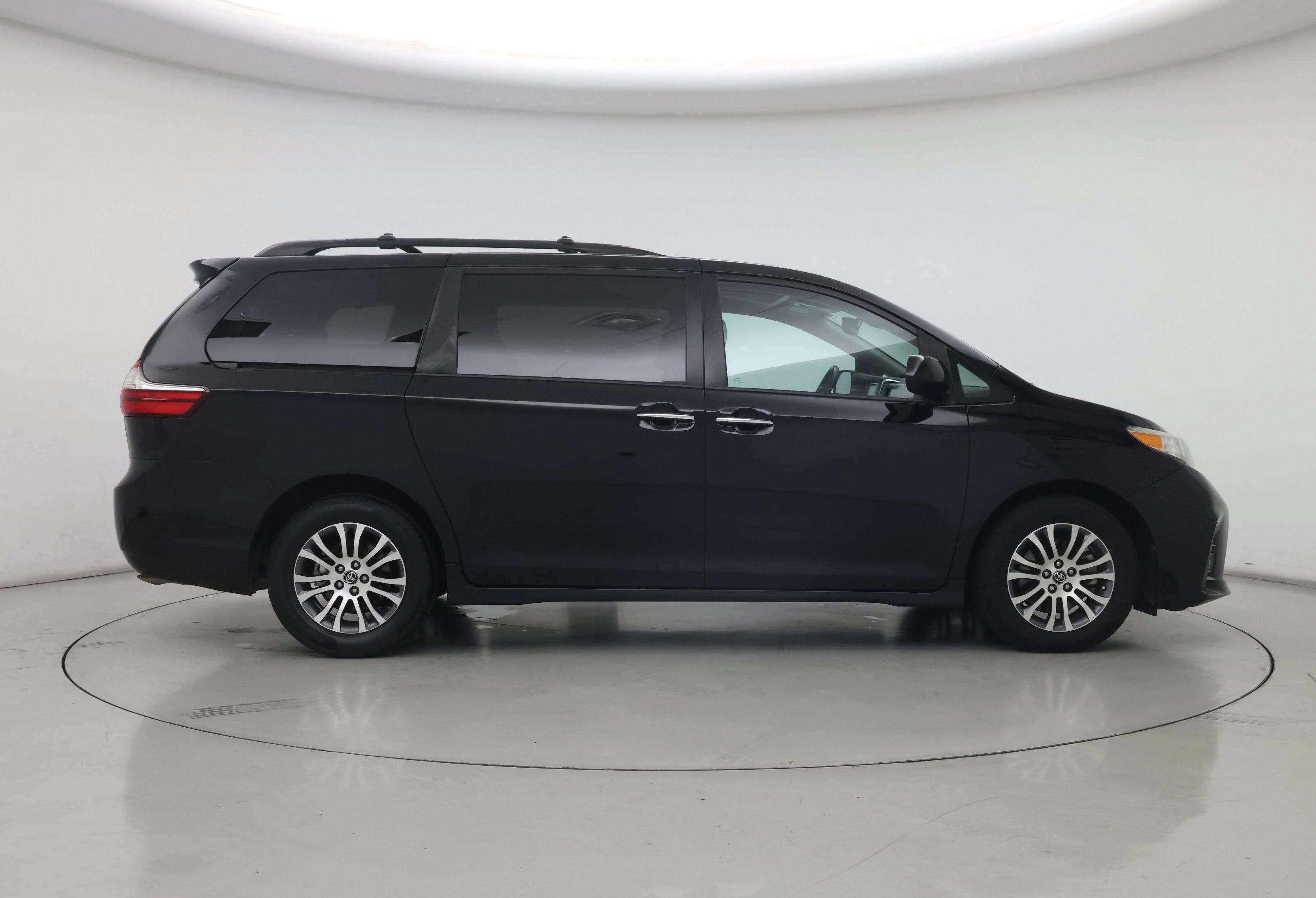 Thumbnail: 2019 Toyota Sienna - 7