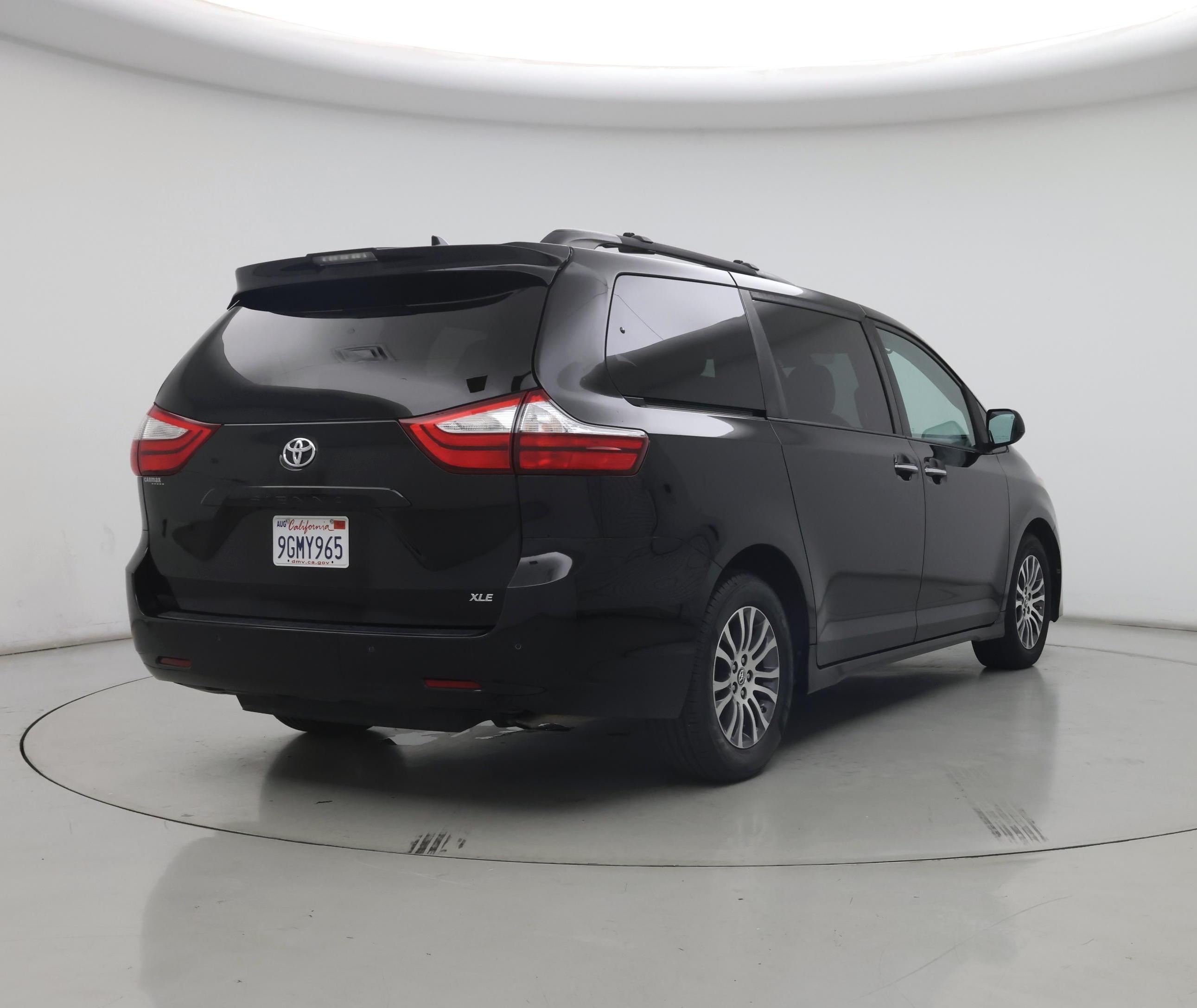 Thumbnail: 2019 Toyota Sienna - 8