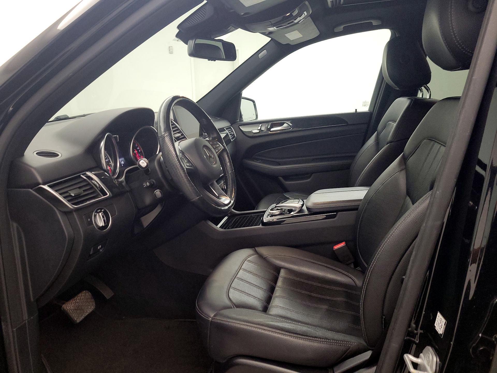 Thumbnail: 2016 Mercedes-Benz GLE - 9