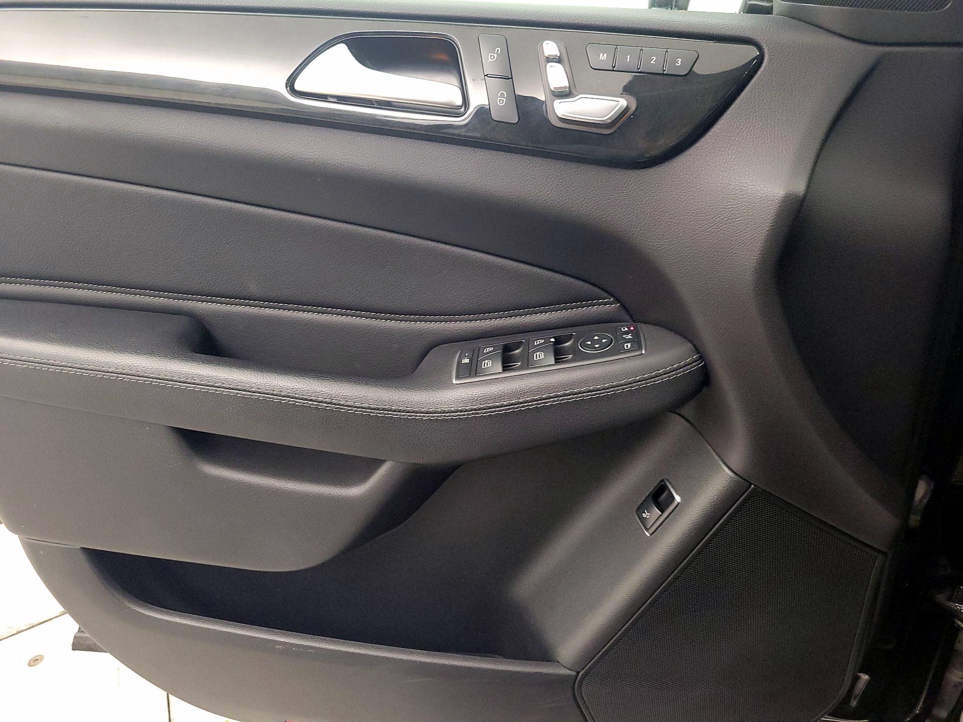 Thumbnail: 2016 Mercedes-Benz GLE - 10