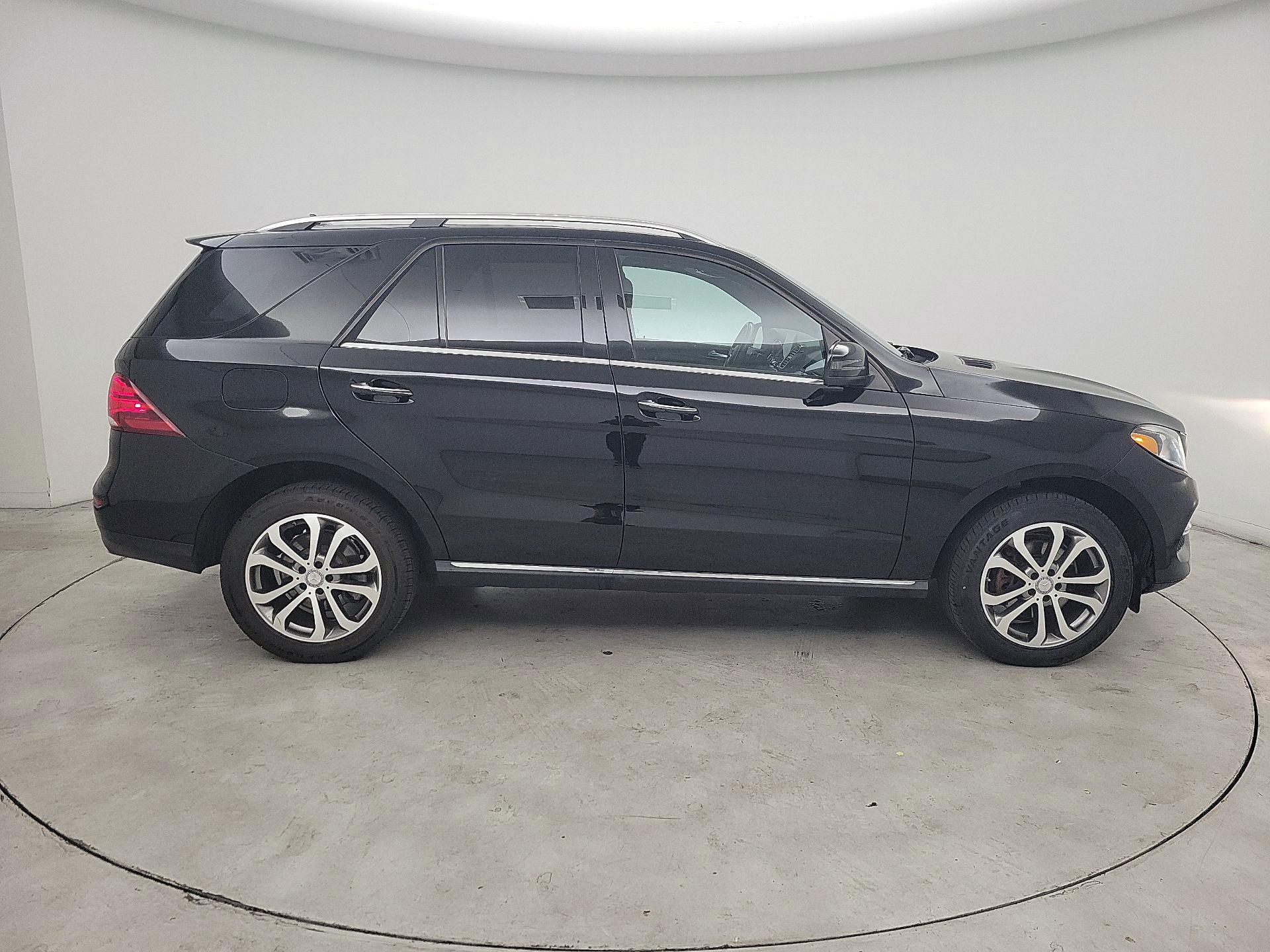 Thumbnail: 2016 Mercedes-Benz GLE - 4