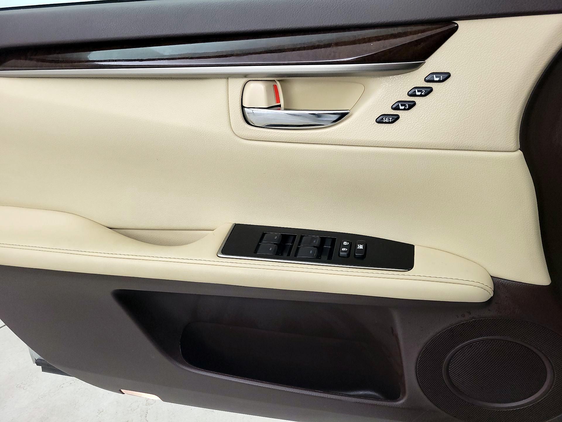 Thumbnail: 2017 Lexus ES - 12