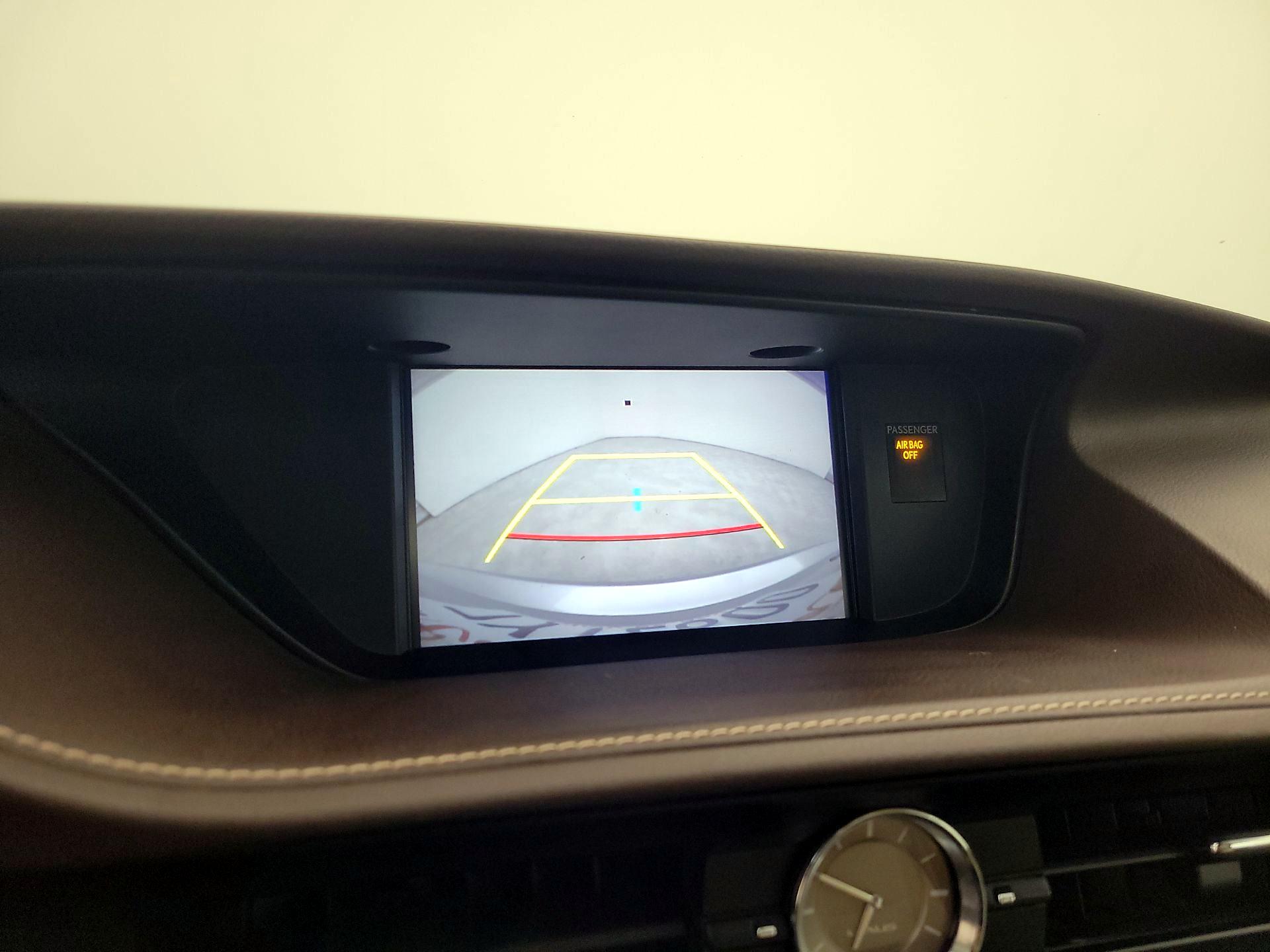 Thumbnail: 2017 Lexus ES - 15