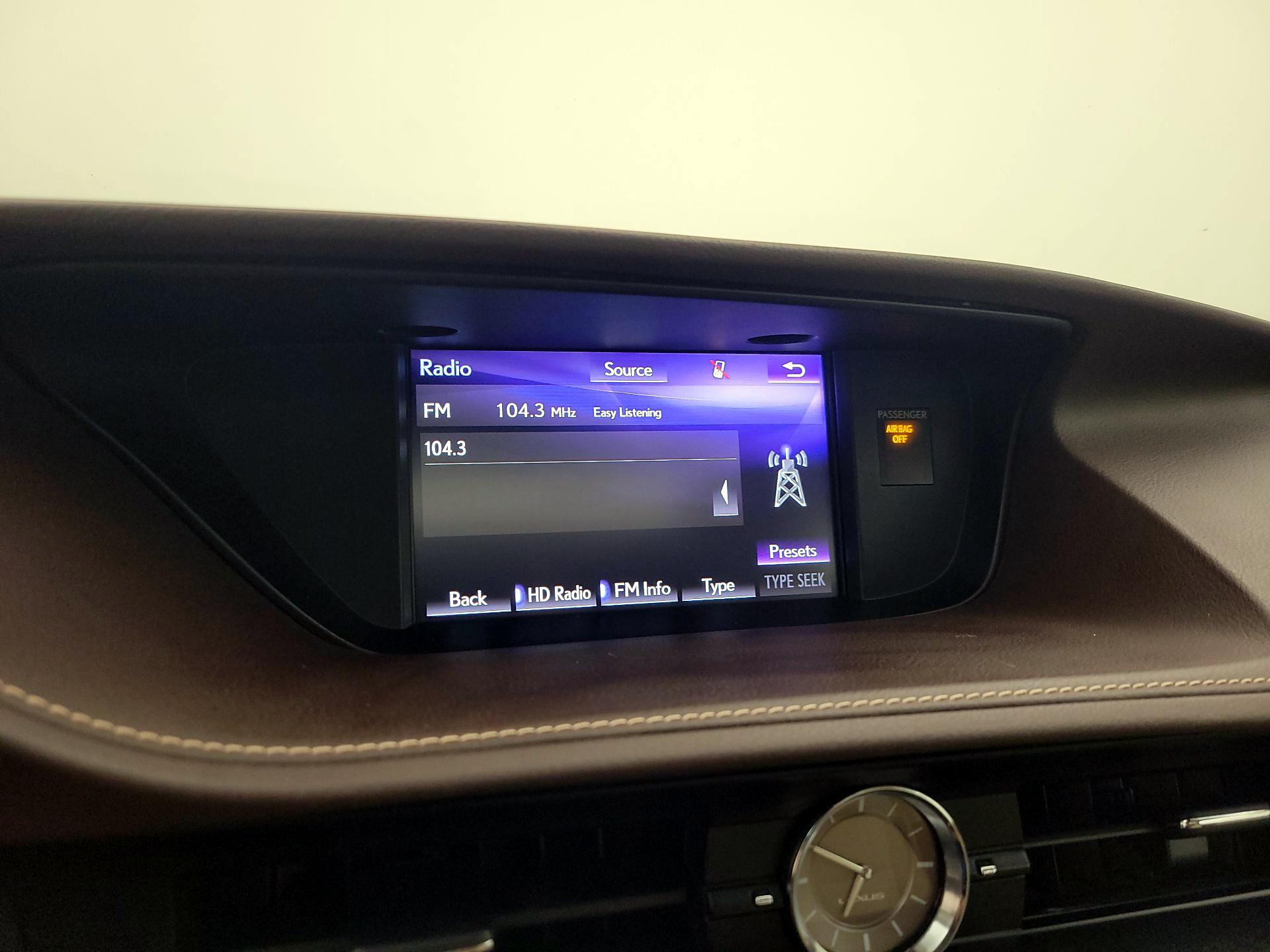 Thumbnail: 2017 Lexus ES - 16