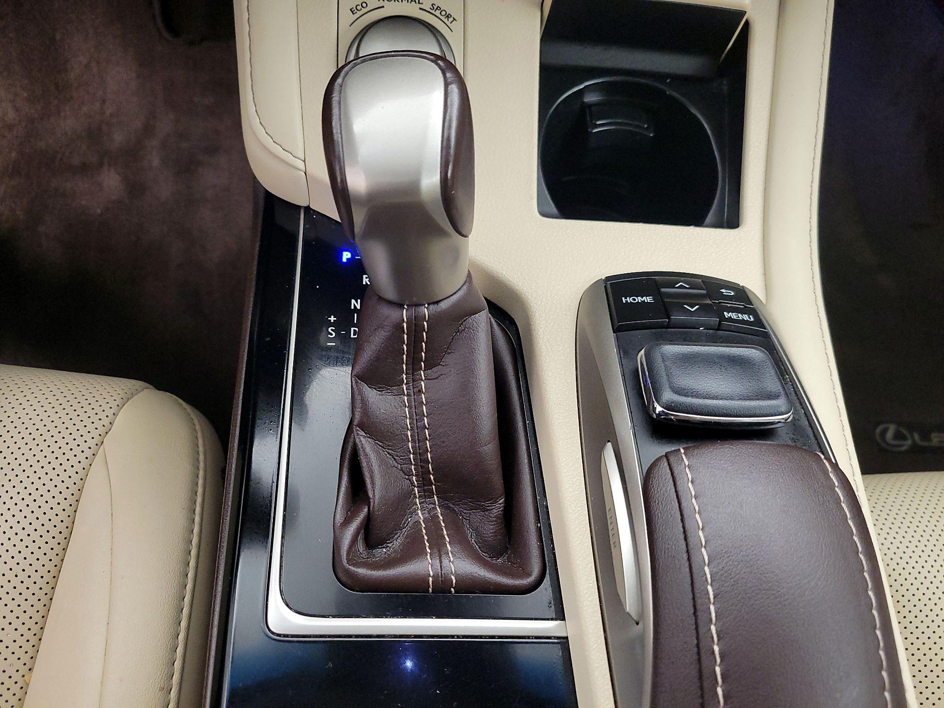 Thumbnail: 2017 Lexus ES - 18