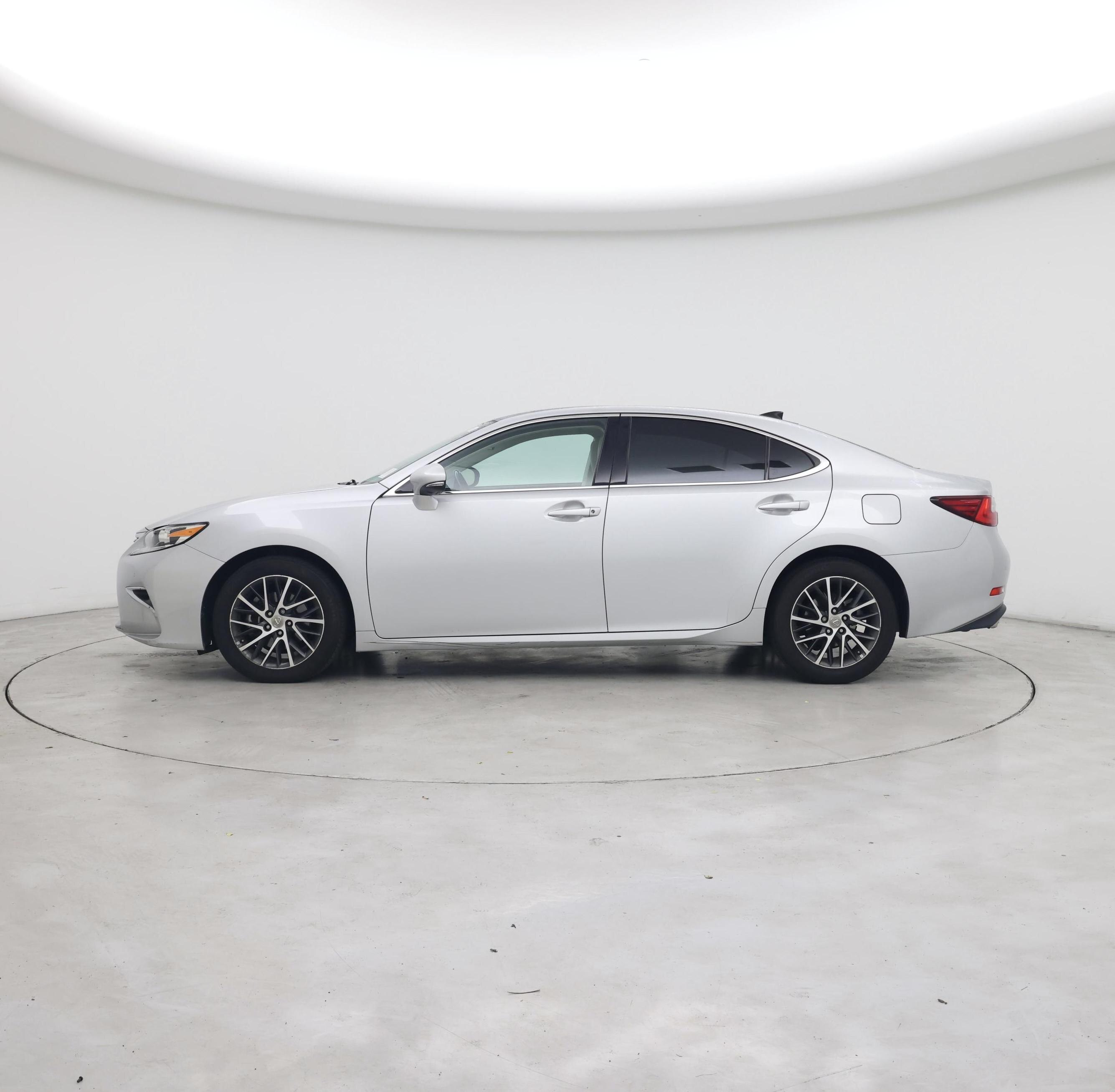 Thumbnail: 2017 Lexus ES - 3